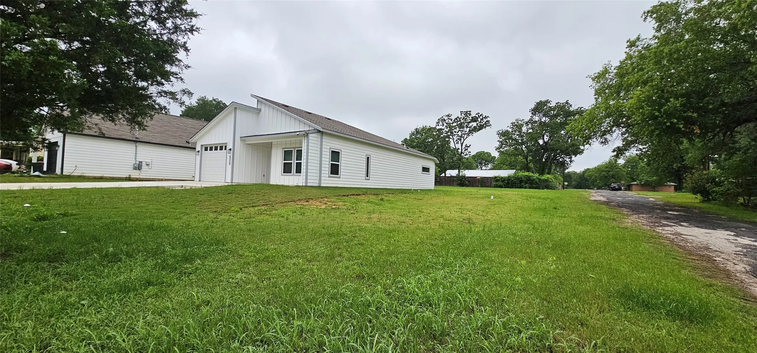 Single Family Residence For Sale in Van Zandt County , 525 N Washington Street, Grand Saline, Texas 75140, 3 Bedrooms, 2 Bathrooms, 1 Garage spaces, 1,454 Sqft, built in 2024, New Construction - Complete, Price $255,000, mls#21254945, Real Estate Agent in Grand Saline, Homes For Sale in Van Zandt county, Homes For Sale in Grand Saline, Realtor in Grand Saline Texas, Real Estate Brokerage Independent Realty Texas, Luminita Cordes Realtor