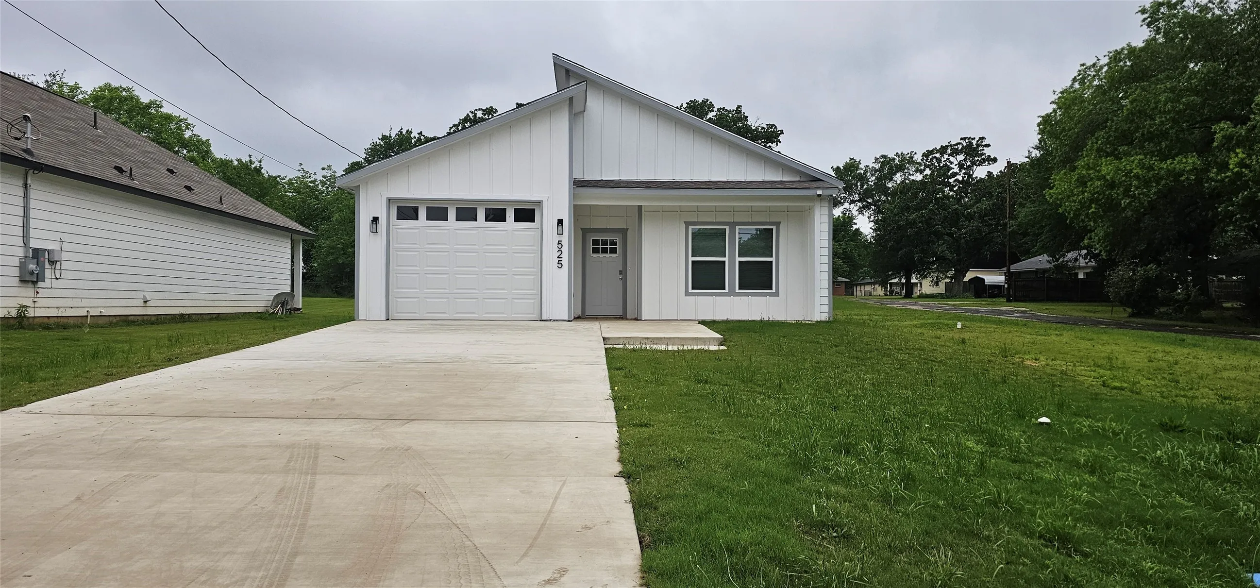 Single Family Residence For Sale in Van Zandt County , 525 N Washington Street, Grand Saline, Texas 75140, 3 Bedrooms, 2 Bathrooms, 1 Garage spaces, 1,454 Sqft, built in 2024, New Construction - Complete, Price $255,000, mls#21254945, Real Estate Agent in Grand Saline, Homes For Sale in Van Zandt county, Homes For Sale in Grand Saline, Realtor in Grand Saline Texas, Real Estate Brokerage Independent Realty Texas, Luminita Cordes Realtor
