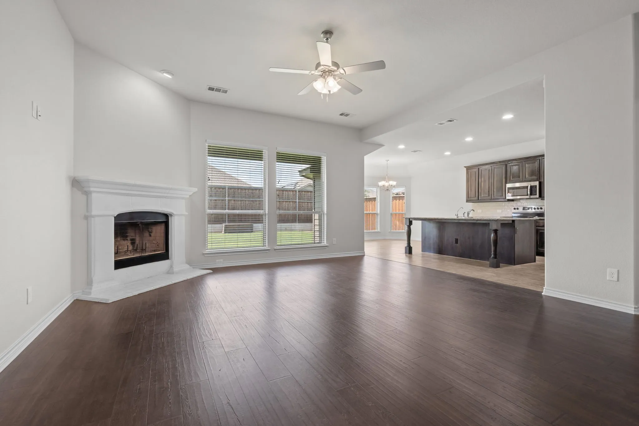 Single Family Residence For Sale in Parker County , 217 Angelina Court, Azle, Texas 76020, 4 Bedrooms, 2 Bathrooms, 2 Garage spaces, 2,083 Sqft, built in 2020, Preowned, Price $350,000, mls#21252599, Real Estate Agent in Azle, Homes For Sale in Parker county, Homes For Sale in Azle, Realtor in Azle Texas, Real Estate Brokerage Independent Realty Texas, Luminita Cordes Realtor