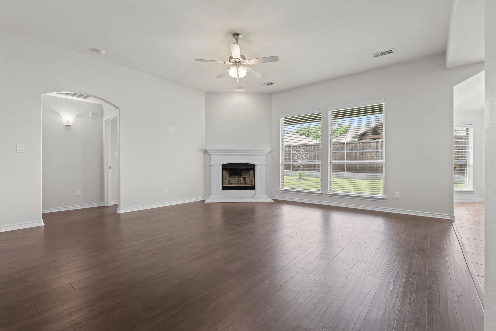 Single Family Residence For Sale in Parker County , 217 Angelina Court, Azle, Texas 76020, 4 Bedrooms, 2 Bathrooms, 2 Garage spaces, 2,083 Sqft, built in 2020, Preowned, Price $350,000, mls#21252599, Real Estate Agent in Azle, Homes For Sale in Parker county, Homes For Sale in Azle, Realtor in Azle Texas, Real Estate Brokerage Independent Realty Texas, Luminita Cordes Realtor