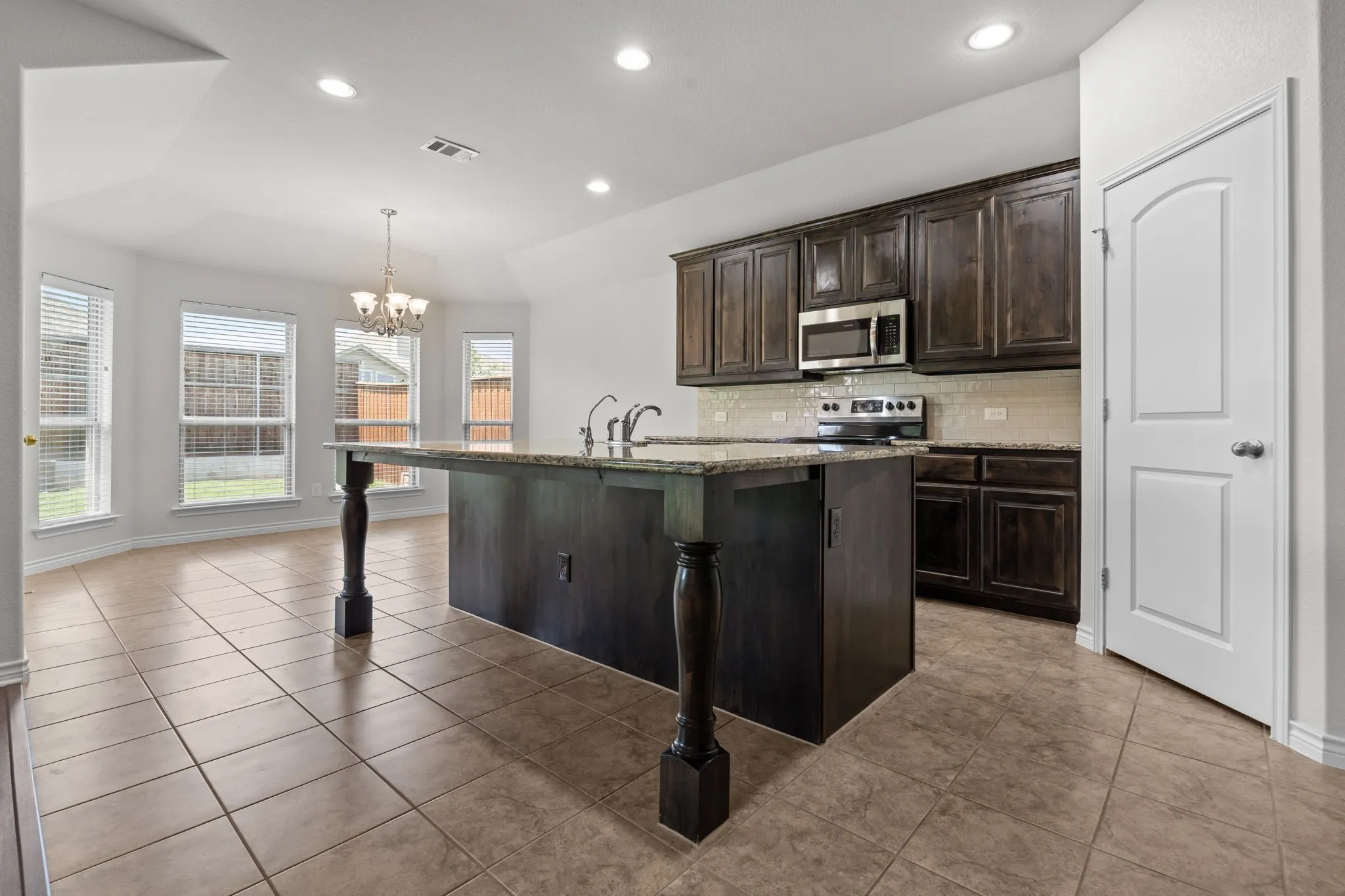 Single Family Residence For Sale in Parker County , 217 Angelina Court, Azle, Texas 76020, 4 Bedrooms, 2 Bathrooms, 2 Garage spaces, 2,083 Sqft, built in 2020, Preowned, Price $350,000, mls#21252599, Real Estate Agent in Azle, Homes For Sale in Parker county, Homes For Sale in Azle, Realtor in Azle Texas, Real Estate Brokerage Independent Realty Texas, Luminita Cordes Realtor