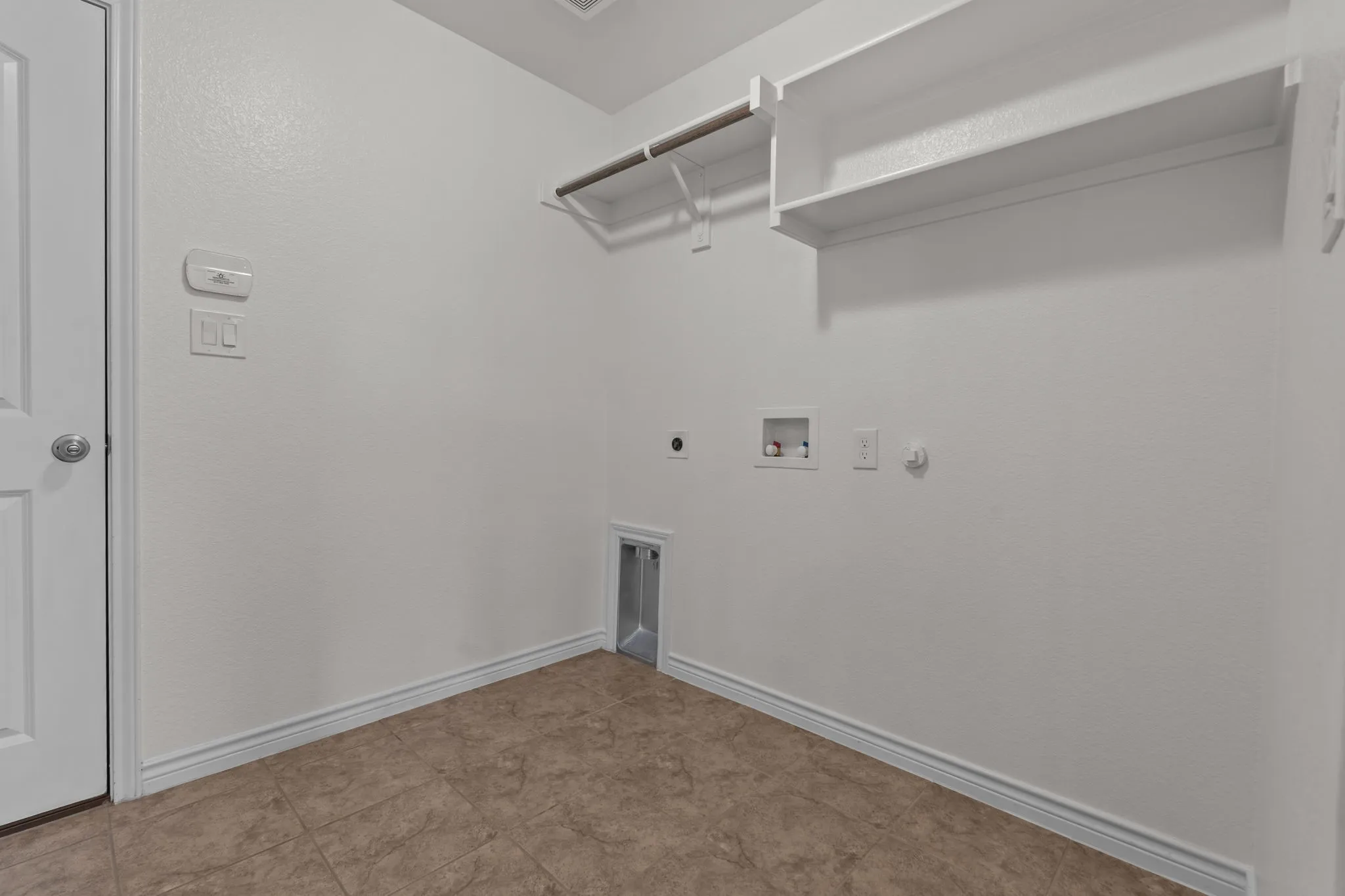 Single Family Residence For Sale in Parker County , 217 Angelina Court, Azle, Texas 76020, 4 Bedrooms, 2 Bathrooms, 2 Garage spaces, 2,083 Sqft, built in 2020, Preowned, Price $350,000, mls#21252599, Real Estate Agent in Azle, Homes For Sale in Parker county, Homes For Sale in Azle, Realtor in Azle Texas, Real Estate Brokerage Independent Realty Texas, Luminita Cordes Realtor