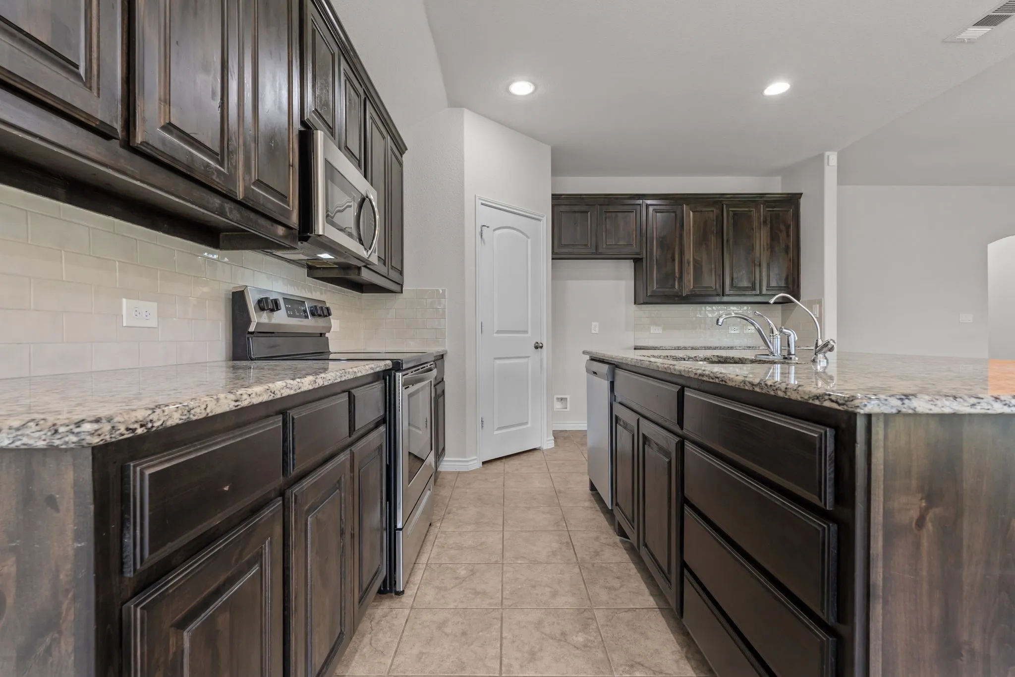 Single Family Residence For Sale in Parker County , 217 Angelina Court, Azle, Texas 76020, 4 Bedrooms, 2 Bathrooms, 2 Garage spaces, 2,083 Sqft, built in 2020, Preowned, Price $350,000, mls#21252599, Real Estate Agent in Azle, Homes For Sale in Parker county, Homes For Sale in Azle, Realtor in Azle Texas, Real Estate Brokerage Independent Realty Texas, Luminita Cordes Realtor