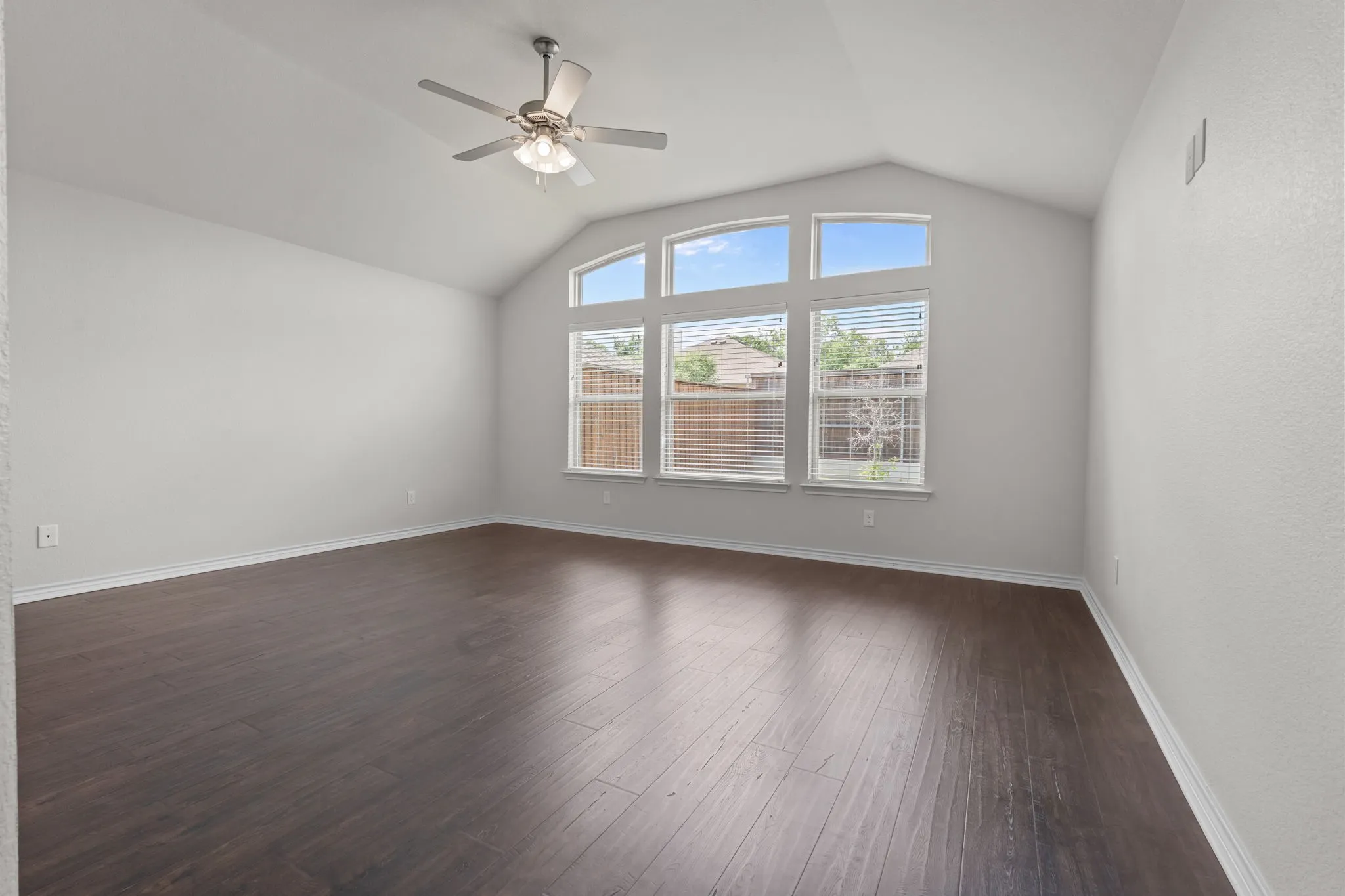 Single Family Residence For Sale in Parker County , 217 Angelina Court, Azle, Texas 76020, 4 Bedrooms, 2 Bathrooms, 2 Garage spaces, 2,083 Sqft, built in 2020, Preowned, Price $350,000, mls#21252599, Real Estate Agent in Azle, Homes For Sale in Parker county, Homes For Sale in Azle, Realtor in Azle Texas, Real Estate Brokerage Independent Realty Texas, Luminita Cordes Realtor