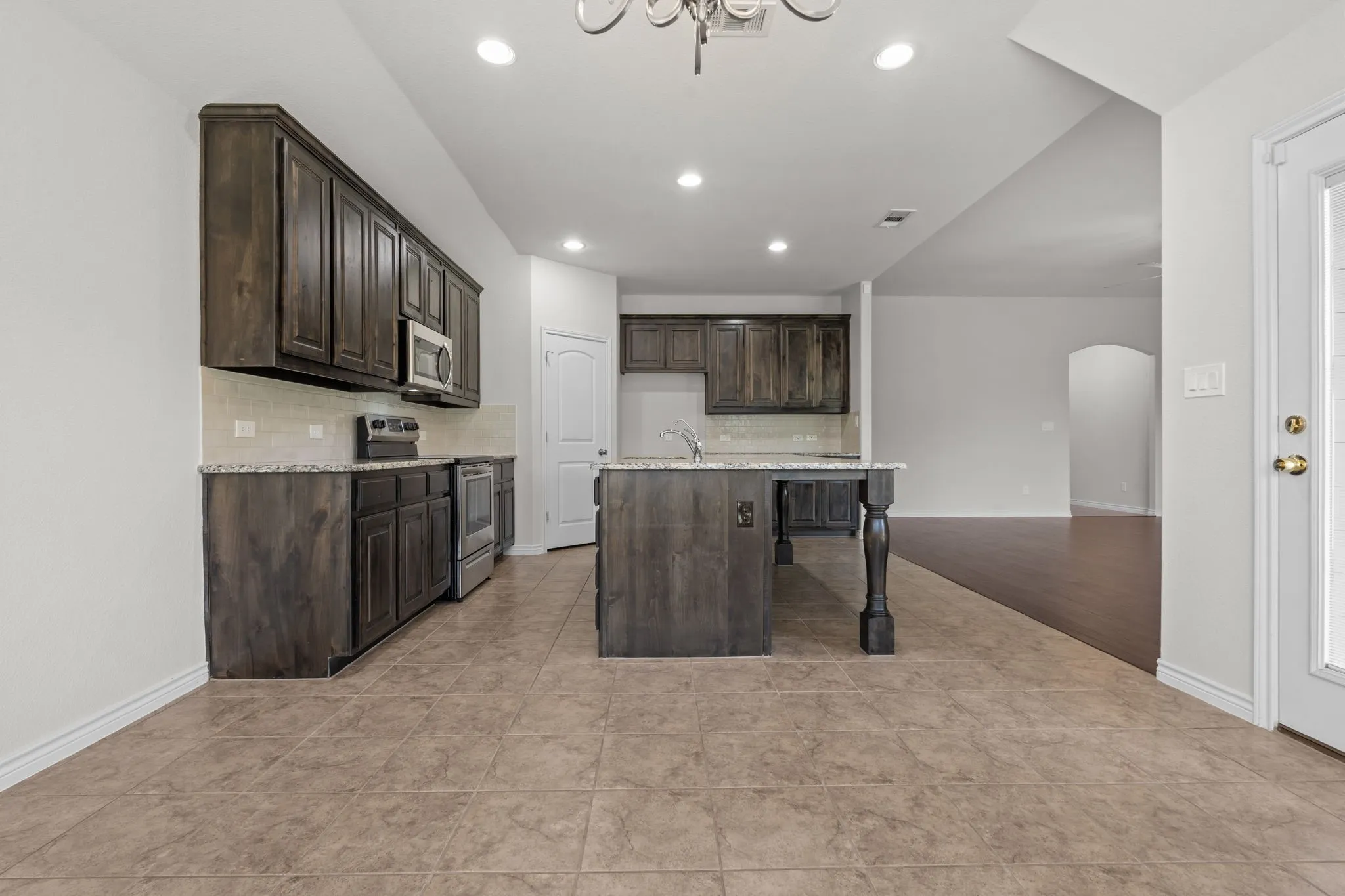 Single Family Residence For Sale in Parker County , 217 Angelina Court, Azle, Texas 76020, 4 Bedrooms, 2 Bathrooms, 2 Garage spaces, 2,083 Sqft, built in 2020, Preowned, Price $350,000, mls#21252599, Real Estate Agent in Azle, Homes For Sale in Parker county, Homes For Sale in Azle, Realtor in Azle Texas, Real Estate Brokerage Independent Realty Texas, Luminita Cordes Realtor