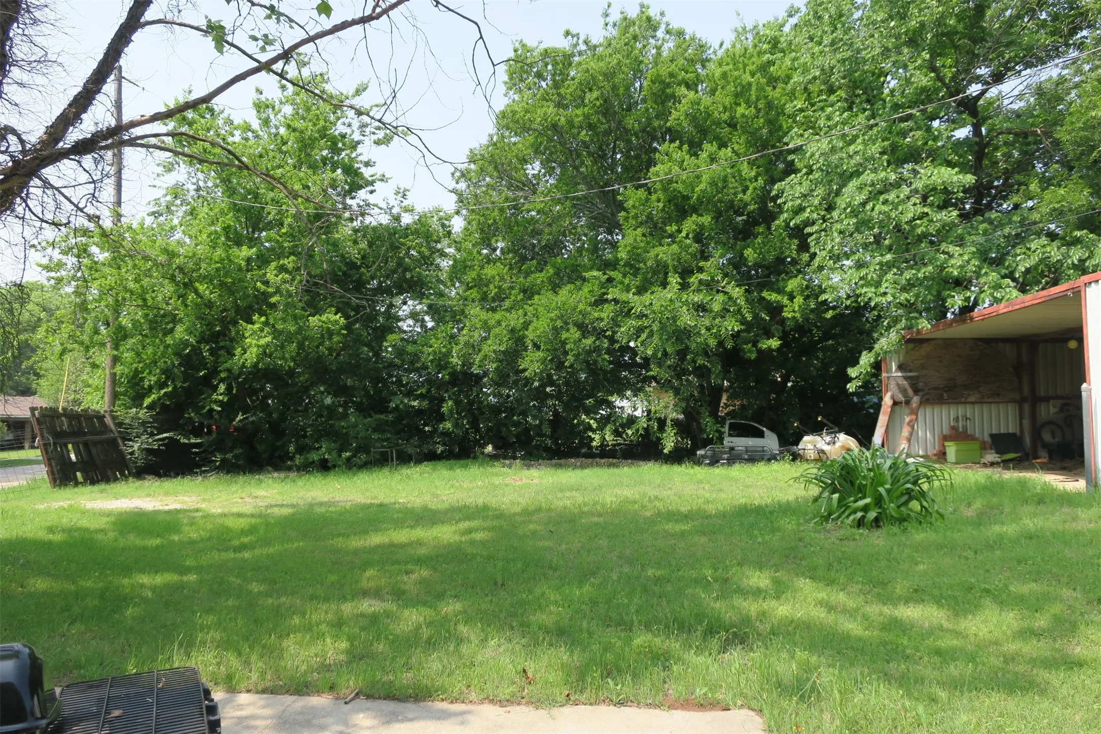 Single Family Residence For Sale in Montague County , 1689 N Highway 81 N, Bowie, Texas 76230, 3 Bedroom, 1 Bathroom, Garage spaces, 1,640 Sqft, built in 1955, Price $95,000, mls#21220587, Real Estate Agent in Bowie, Homes For Sale in Montague county, Homes For Sale in Bowie, Realtor in Bowie Texas, Real Estate Brokerage Independent Realty Texas, Luminita Cordes Realtor