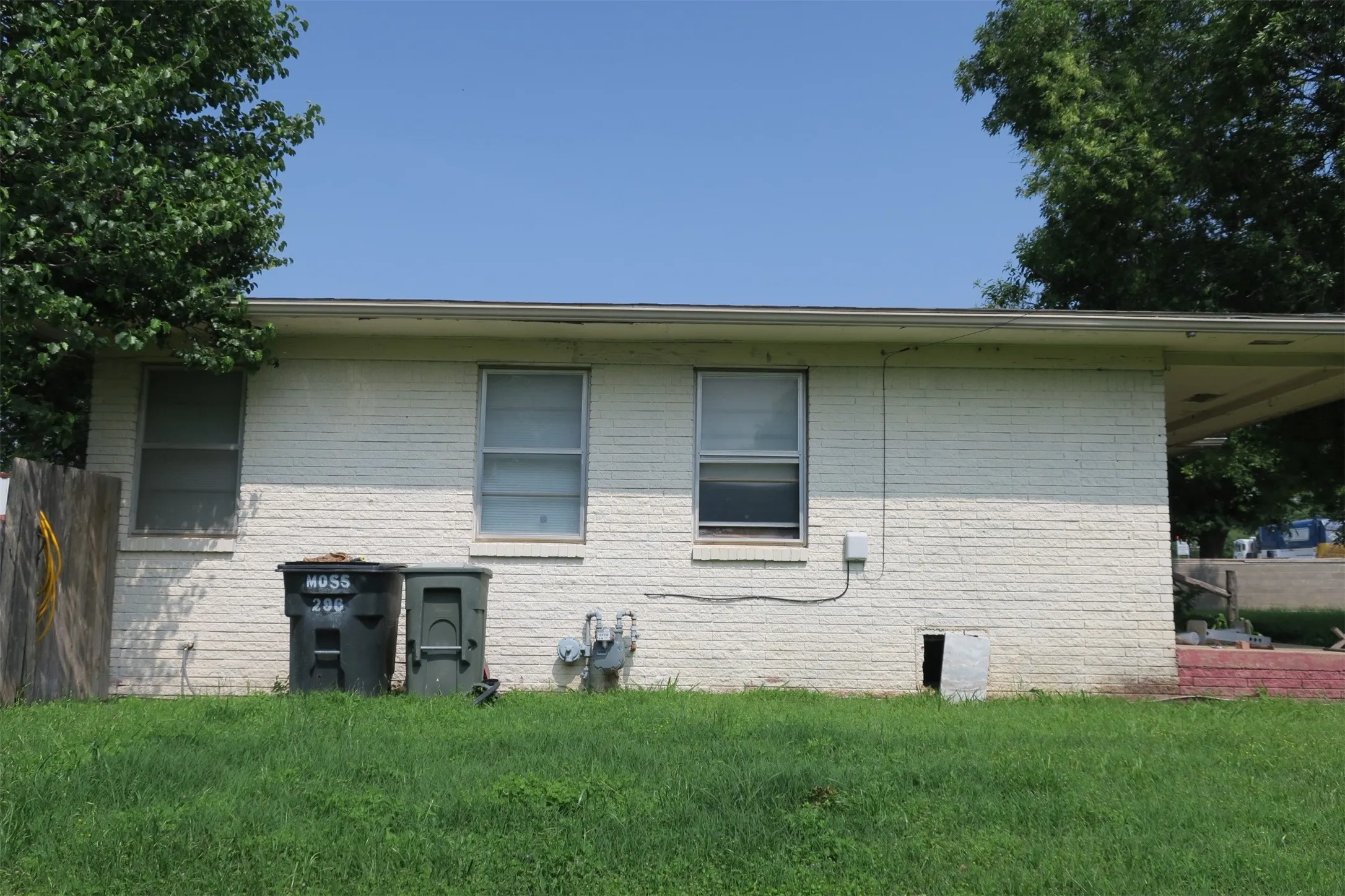 Single Family Residence For Sale in Montague County , 1689 N Highway 81 N, Bowie, Texas 76230, 3 Bedroom, 1 Bathroom, Garage spaces, 1,640 Sqft, built in 1955, Price $95,000, mls#21220587, Real Estate Agent in Bowie, Homes For Sale in Montague county, Homes For Sale in Bowie, Realtor in Bowie Texas, Real Estate Brokerage Independent Realty Texas, Luminita Cordes Realtor