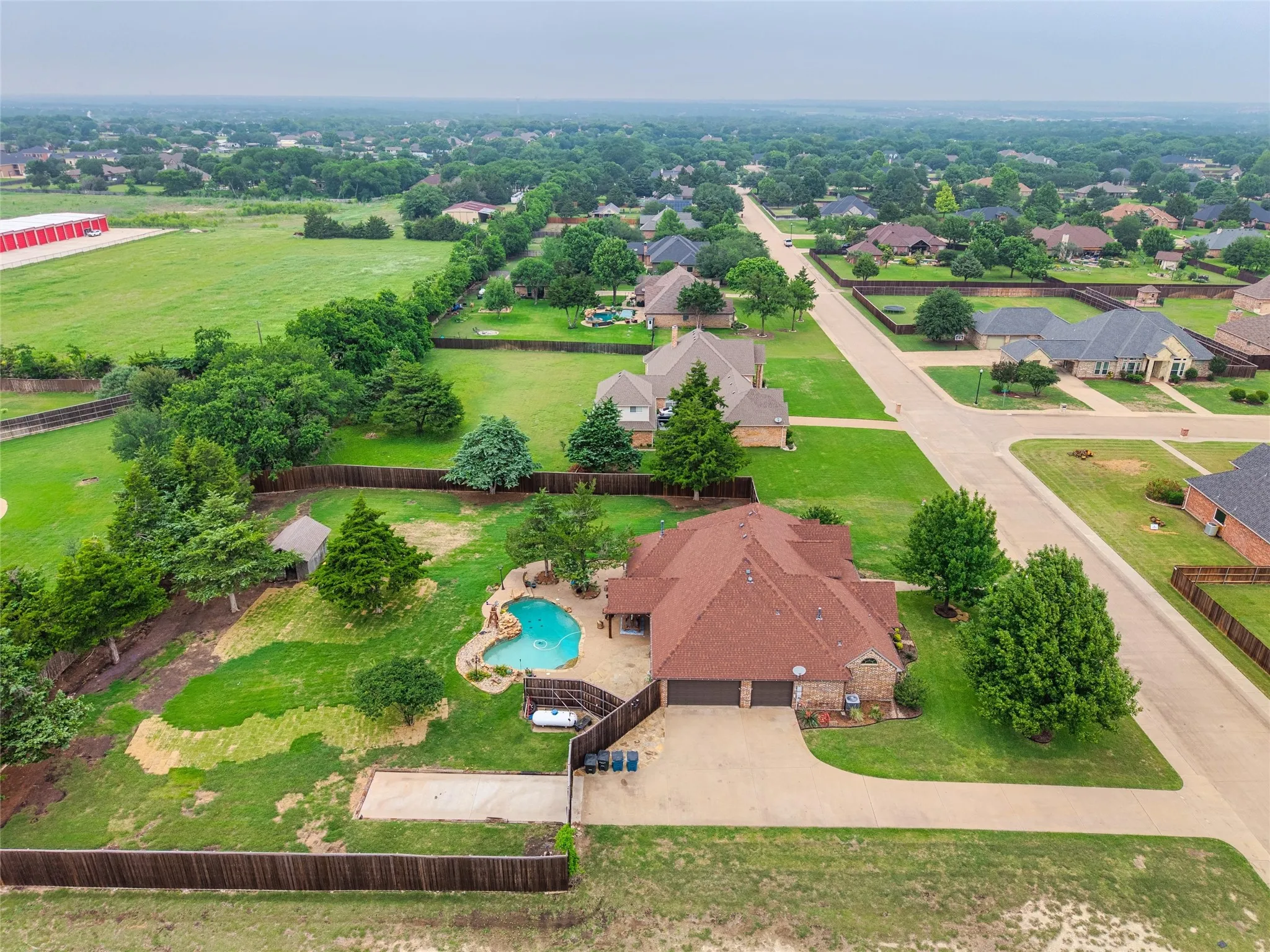 Single Family Residence For Sale in Ellis County , 1561 Saint Andrews Drive, Red Oak, Texas 75154, 3 Bedrooms, 3 Bathrooms, 3 Garage spaces, 2,782 Sqft, built in 2002, Preowned, Price $620,000, mls#21253987, Real Estate Agent in Red Oak, Homes For Sale in Ellis county, Homes For Sale in Red Oak, Realtor in Red Oak Texas, Real Estate Brokerage Independent Realty Texas, Luminita Cordes Realtor