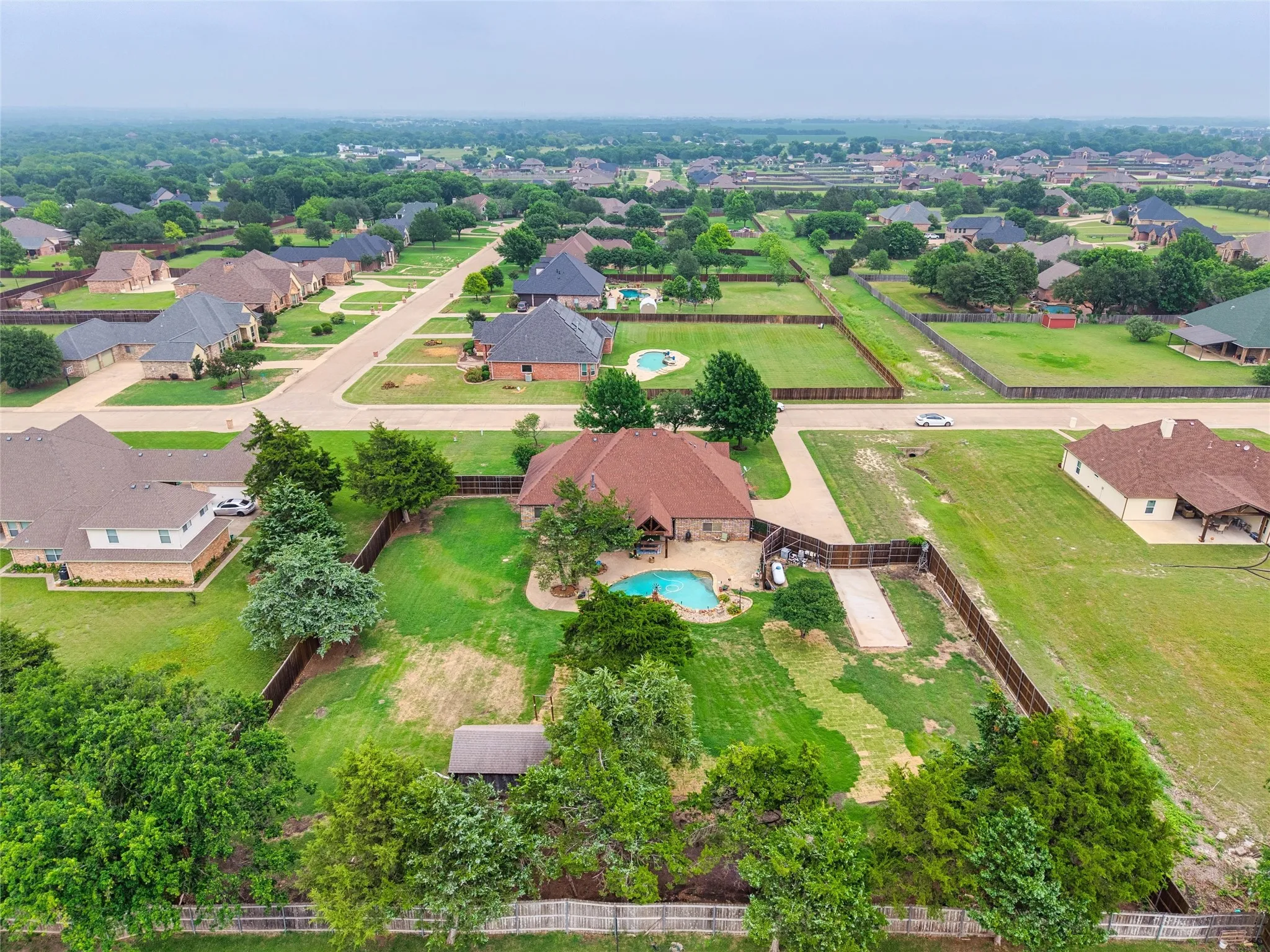 Single Family Residence For Sale in Ellis County , 1561 Saint Andrews Drive, Red Oak, Texas 75154, 3 Bedrooms, 3 Bathrooms, 3 Garage spaces, 2,782 Sqft, built in 2002, Preowned, Price $620,000, mls#21253987, Real Estate Agent in Red Oak, Homes For Sale in Ellis county, Homes For Sale in Red Oak, Realtor in Red Oak Texas, Real Estate Brokerage Independent Realty Texas, Luminita Cordes Realtor