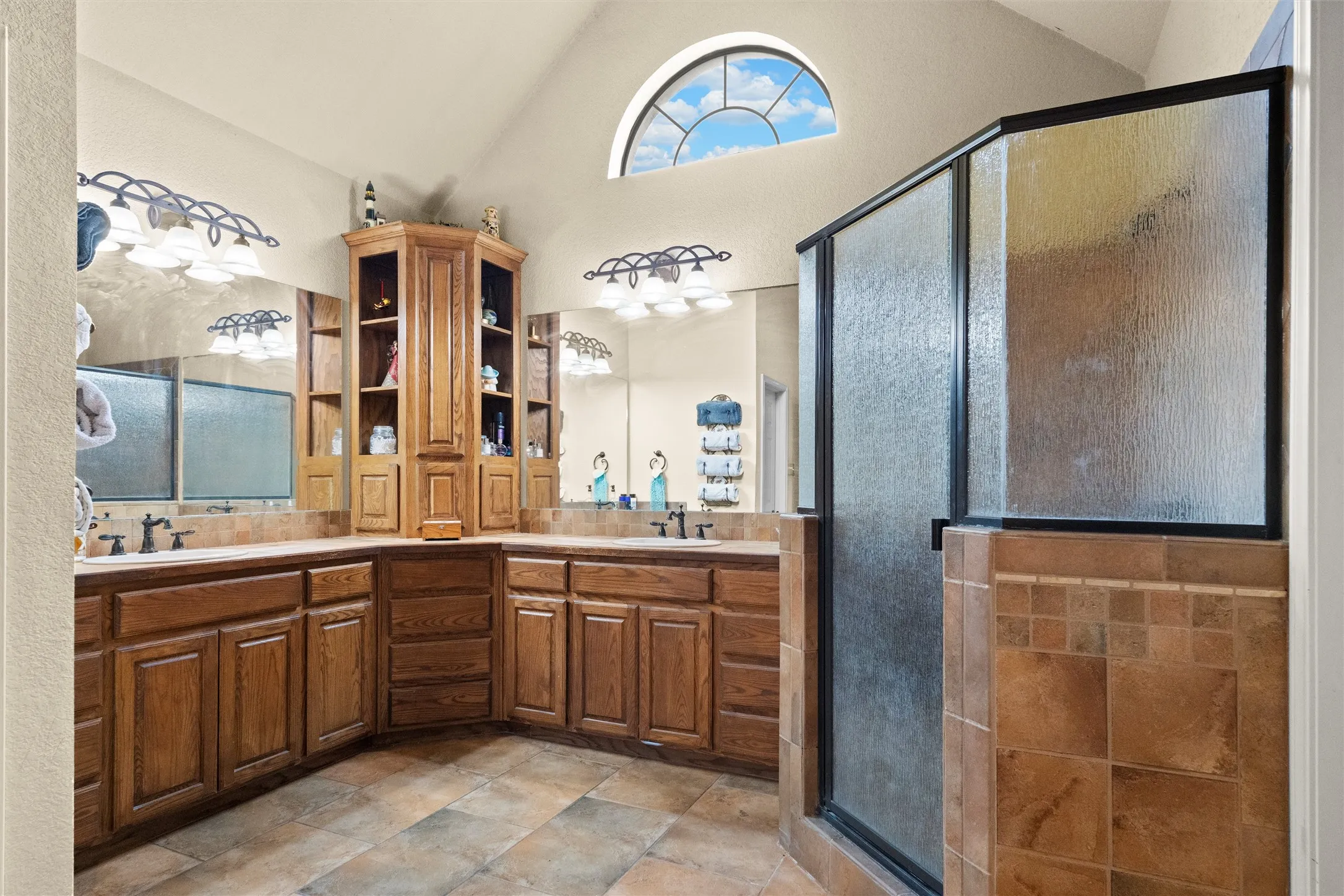 Double vanities, walk in close, soaking tub and huge closet in this primary en suite.