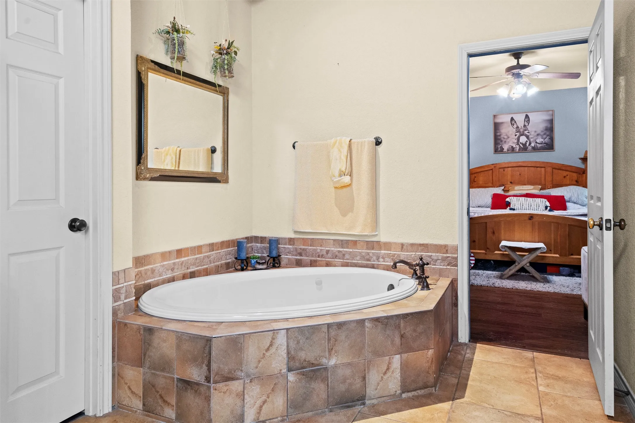 Single Family Residence For Sale in Ellis County , 1561 Saint Andrews Drive, Red Oak, Texas 75154, 3 Bedrooms, 3 Bathrooms, 3 Garage spaces, 2,782 Sqft, built in 2002, Preowned, Price $620,000, mls#21253987, Real Estate Agent in Red Oak, Homes For Sale in Ellis county, Homes For Sale in Red Oak, Realtor in Red Oak Texas, Real Estate Brokerage Independent Realty Texas, Luminita Cordes Realtor