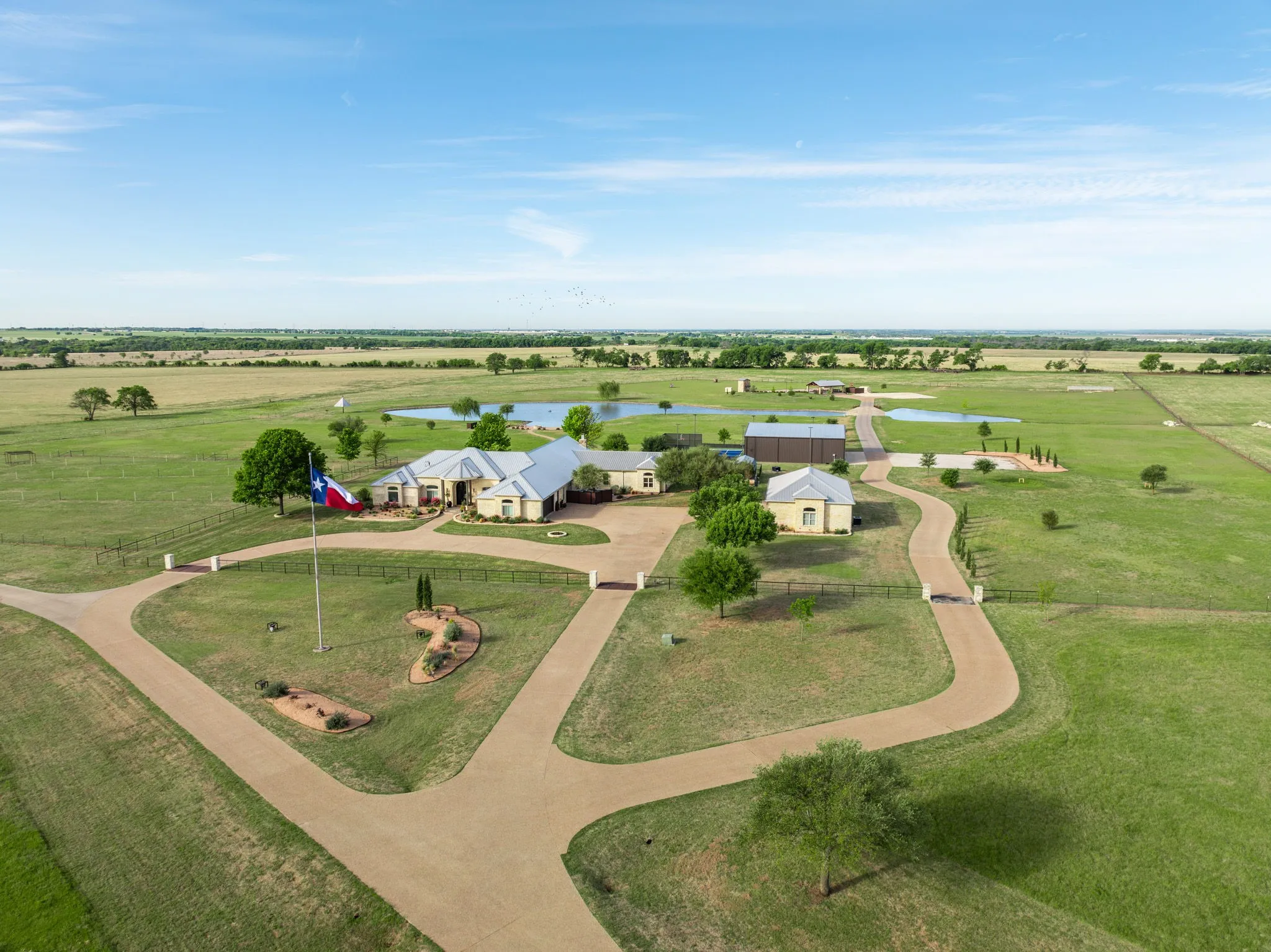 Farm For Sale in Hill County , 887 Hcr. 3110 N, Abbott, Texas 76621, 6 Bedroom, 6 Bathroom, 6 Garage spaces, 6,514 Sqft, built in 2001, Preowned, Price $4,693,600, mls#21248972, Real Estate Agent in Abbott, Homes For Sale in Hill county, Homes For Sale in Abbott, Realtor in Abbott Texas, Real Estate Brokerage Independent Realty Texas, Luminita Cordes Realtor