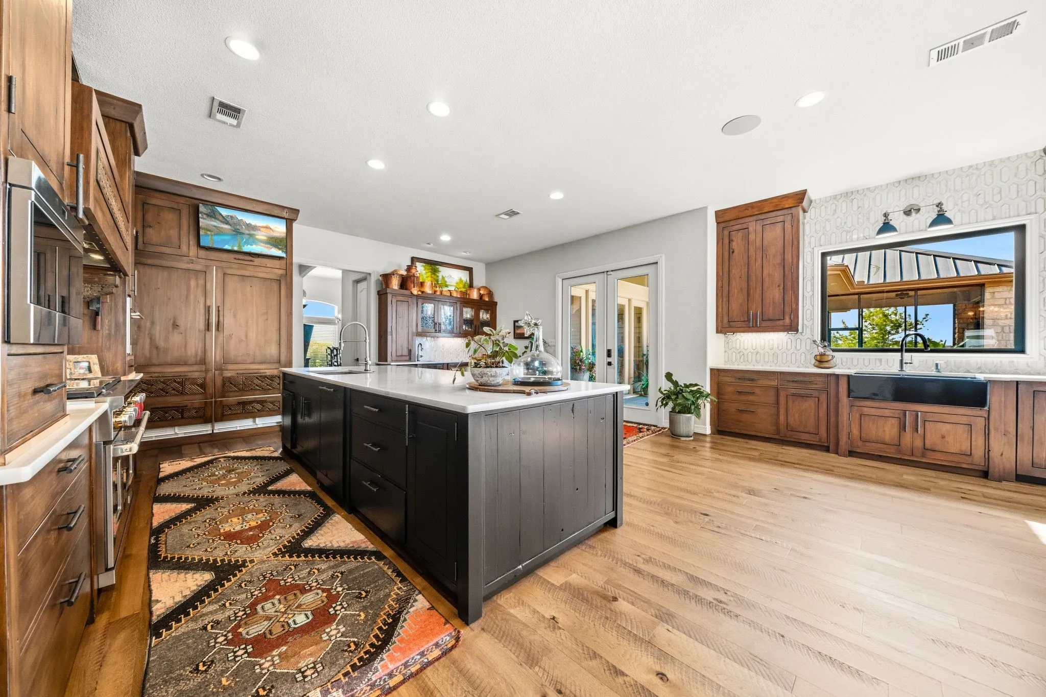 Farm For Sale in Hill County , 887 Hcr. 3110 N, Abbott, Texas 76621, 6 Bedroom, 6 Bathroom, 6 Garage spaces, 6,514 Sqft, built in 2001, Preowned, Price $4,693,600, mls#21248972, Real Estate Agent in Abbott, Homes For Sale in Hill county, Homes For Sale in Abbott, Realtor in Abbott Texas, Real Estate Brokerage Independent Realty Texas, Luminita Cordes Realtor