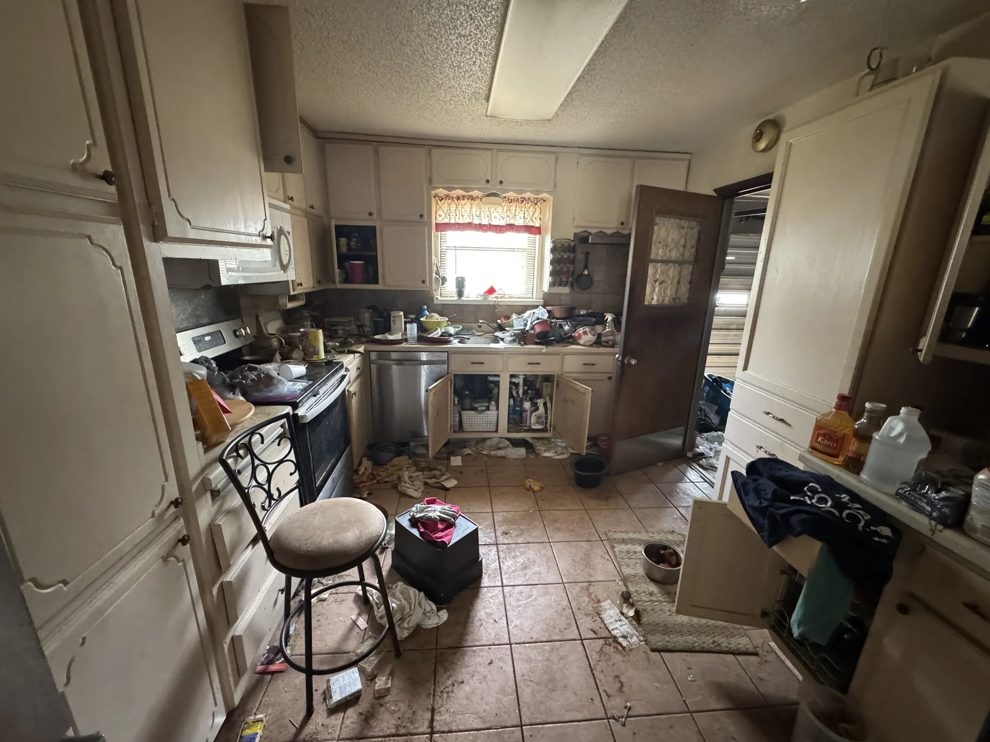 Single Family Residence For Sale in Tarrant County , 5633 Macdougall Drive, Haltom City, Texas 76148, 3 Bedroom, 2 Bathroom, 2 Garage spaces, 1,192 Sqft, built in 1971, Preowned, mls#21253672, Real Estate Agent in Haltom City, Homes For Sale in Tarrant county, Homes For Sale in Haltom City, Realtor in Haltom City Texas, Real Estate Brokerage Independent Realty Texas, Luminita Cordes Realtor