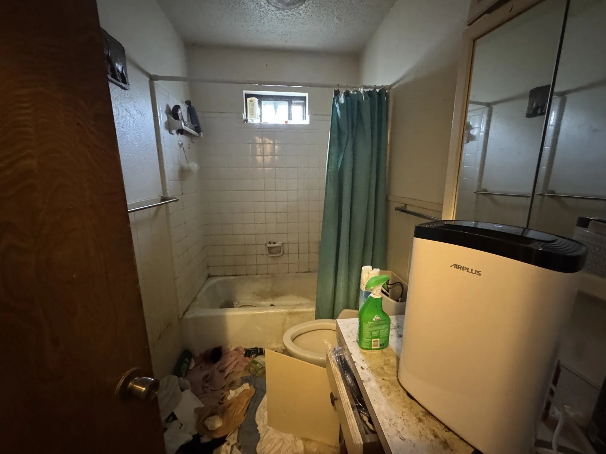 Single Family Residence For Sale in Tarrant County , 5633 Macdougall Drive, Haltom City, Texas 76148, 3 Bedroom, 2 Bathroom, 2 Garage spaces, 1,192 Sqft, built in 1971, Preowned, mls#21253672, Real Estate Agent in Haltom City, Homes For Sale in Tarrant county, Homes For Sale in Haltom City, Realtor in Haltom City Texas, Real Estate Brokerage Independent Realty Texas, Luminita Cordes Realtor