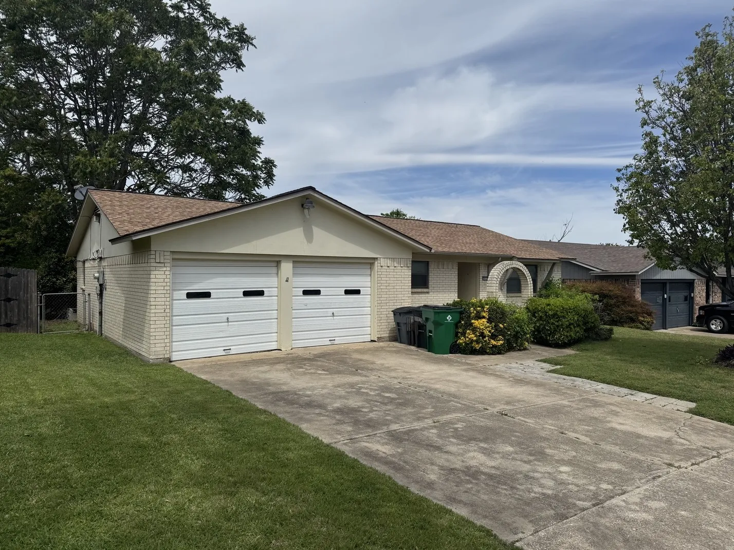 Single Family Residence For Sale in Tarrant County , 5633 Macdougall Drive, Haltom City, Texas 76148, 3 Bedroom, 2 Bathroom, 2 Garage spaces, 1,192 Sqft, built in 1971, Preowned, mls#21253672, Real Estate Agent in Haltom City, Homes For Sale in Tarrant county, Homes For Sale in Haltom City, Realtor in Haltom City Texas, Real Estate Brokerage Independent Realty Texas, Luminita Cordes Realtor