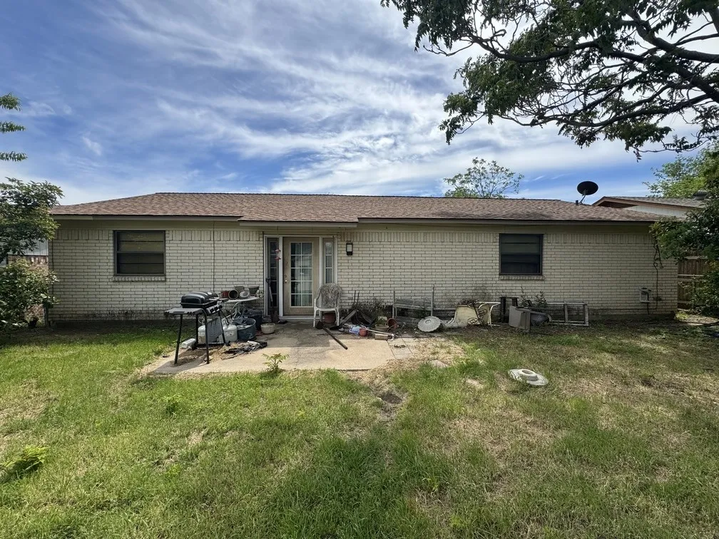 Single Family Residence For Sale in Tarrant County , 5633 Macdougall Drive, Haltom City, Texas 76148, 3 Bedroom, 2 Bathroom, 2 Garage spaces, 1,192 Sqft, built in 1971, Preowned, mls#21253672, Real Estate Agent in Haltom City, Homes For Sale in Tarrant county, Homes For Sale in Haltom City, Realtor in Haltom City Texas, Real Estate Brokerage Independent Realty Texas, Luminita Cordes Realtor