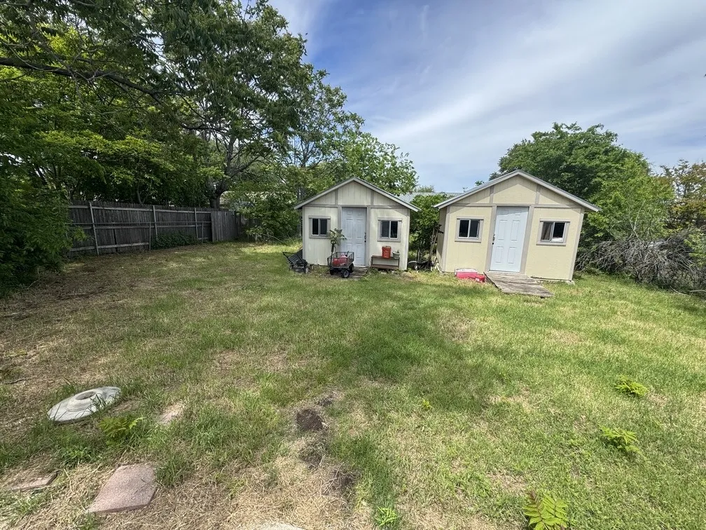 Single Family Residence For Sale in Tarrant County , 5633 Macdougall Drive, Haltom City, Texas 76148, 3 Bedroom, 2 Bathroom, 2 Garage spaces, 1,192 Sqft, built in 1971, Preowned, mls#21253672, Real Estate Agent in Haltom City, Homes For Sale in Tarrant county, Homes For Sale in Haltom City, Realtor in Haltom City Texas, Real Estate Brokerage Independent Realty Texas, Luminita Cordes Realtor