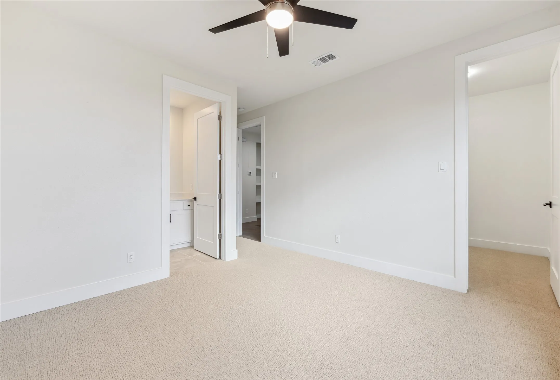 Townhouse For Rent in Dallas County , 3230 Elihu Street 5, Dallas, Texas 75210, 2 Bedroom, 4 Bathroom, 2 Garage spaces, 1,400 Sqft, built in 2022, mls#21253842, Real Estate Agent in Dallas, Homes For Rent in Dallas county, Homes For Rent in Dallas, Realtor in Dallas Texas, Real Estate Brokerage Independent Realty Texas, Luminita Cordes Realtor