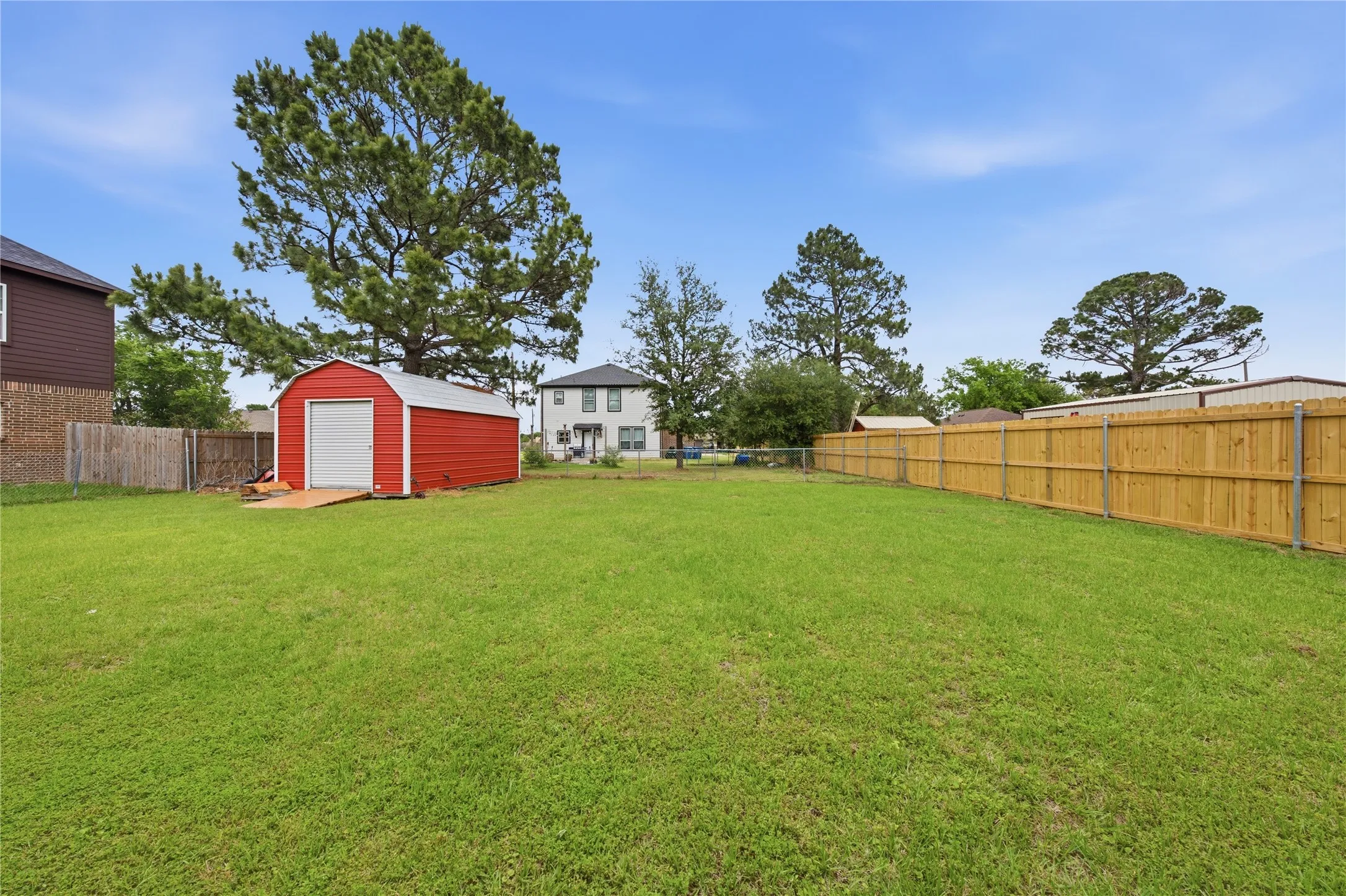 Single Family Residence For Sale in Henderson County , 236 Seacraft Drive, Gun Barrel City, Texas 75156, 3 Bedrooms, 2 Bathrooms, Garage spaces, 1,282 Sqft, built in 2001, Preowned, Price $198,950, mls#21253718, Real Estate Agent in Gun Barrel City, Homes For Sale in Henderson county, Homes For Sale in Gun Barrel City, Realtor in Gun Barrel City Texas, Real Estate Brokerage Independent Realty Texas, Luminita Cordes Realtor
