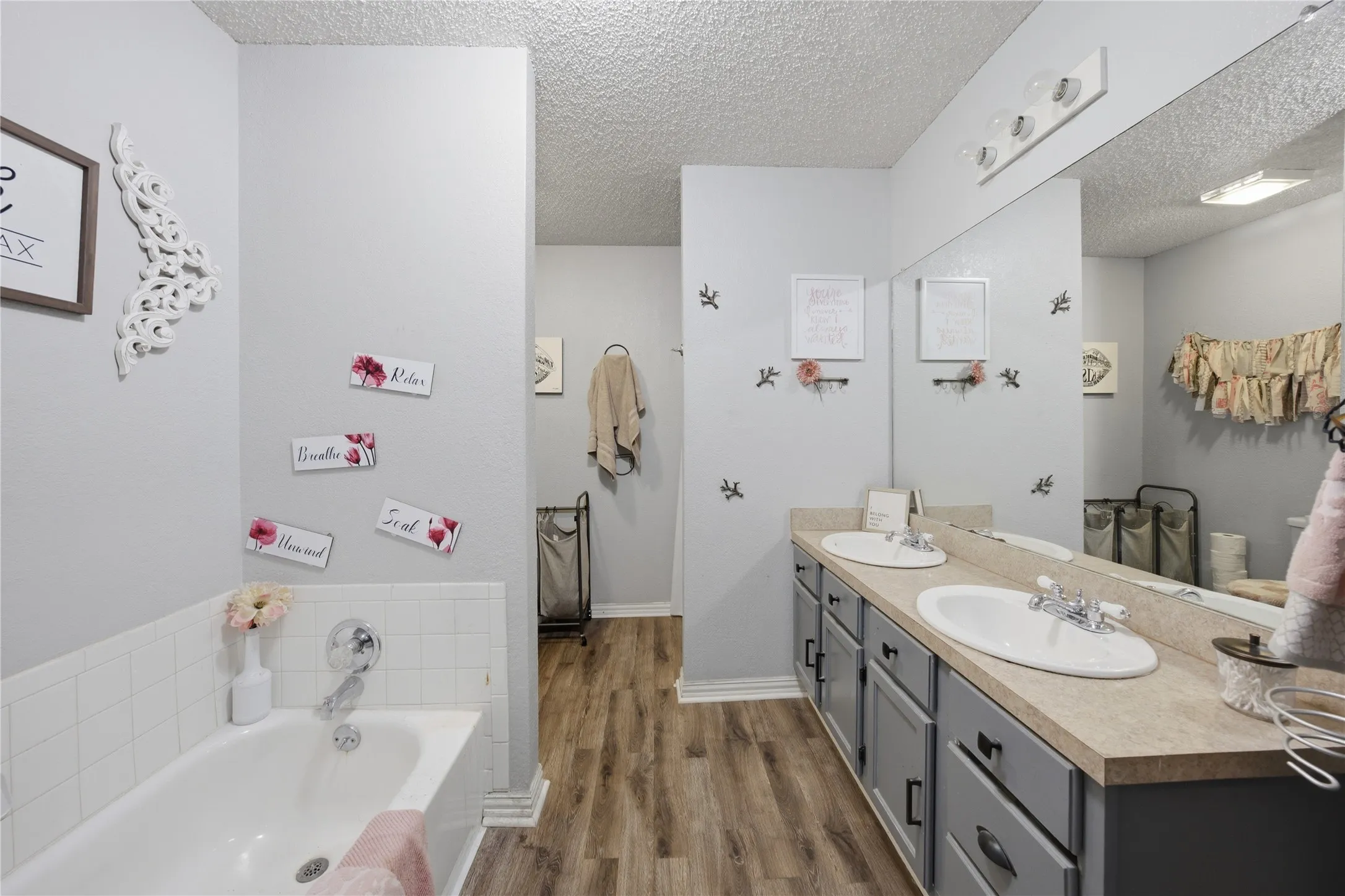 Single Family Residence For Sale in Henderson County , 236 Seacraft Drive, Gun Barrel City, Texas 75156, 3 Bedrooms, 2 Bathrooms, Garage spaces, 1,282 Sqft, built in 2001, Preowned, Price $198,950, mls#21253718, Real Estate Agent in Gun Barrel City, Homes For Sale in Henderson county, Homes For Sale in Gun Barrel City, Realtor in Gun Barrel City Texas, Real Estate Brokerage Independent Realty Texas, Luminita Cordes Realtor