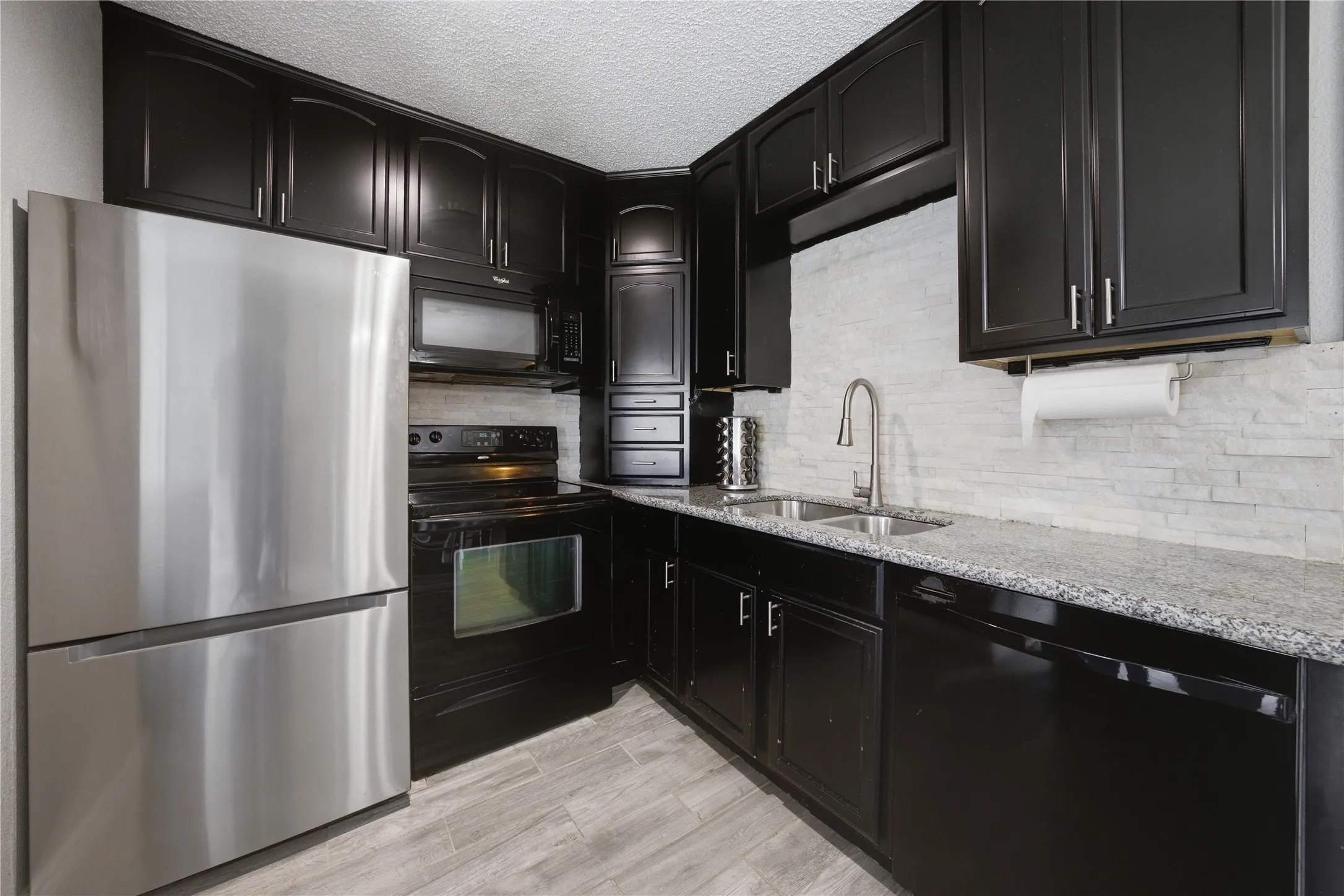 Single Family Residence For Sale in Henderson County , 236 Seacraft Drive, Gun Barrel City, Texas 75156, 3 Bedrooms, 2 Bathrooms, Garage spaces, 1,282 Sqft, built in 2001, Preowned, Price $198,950, mls#21253718, Real Estate Agent in Gun Barrel City, Homes For Sale in Henderson county, Homes For Sale in Gun Barrel City, Realtor in Gun Barrel City Texas, Real Estate Brokerage Independent Realty Texas, Luminita Cordes Realtor
