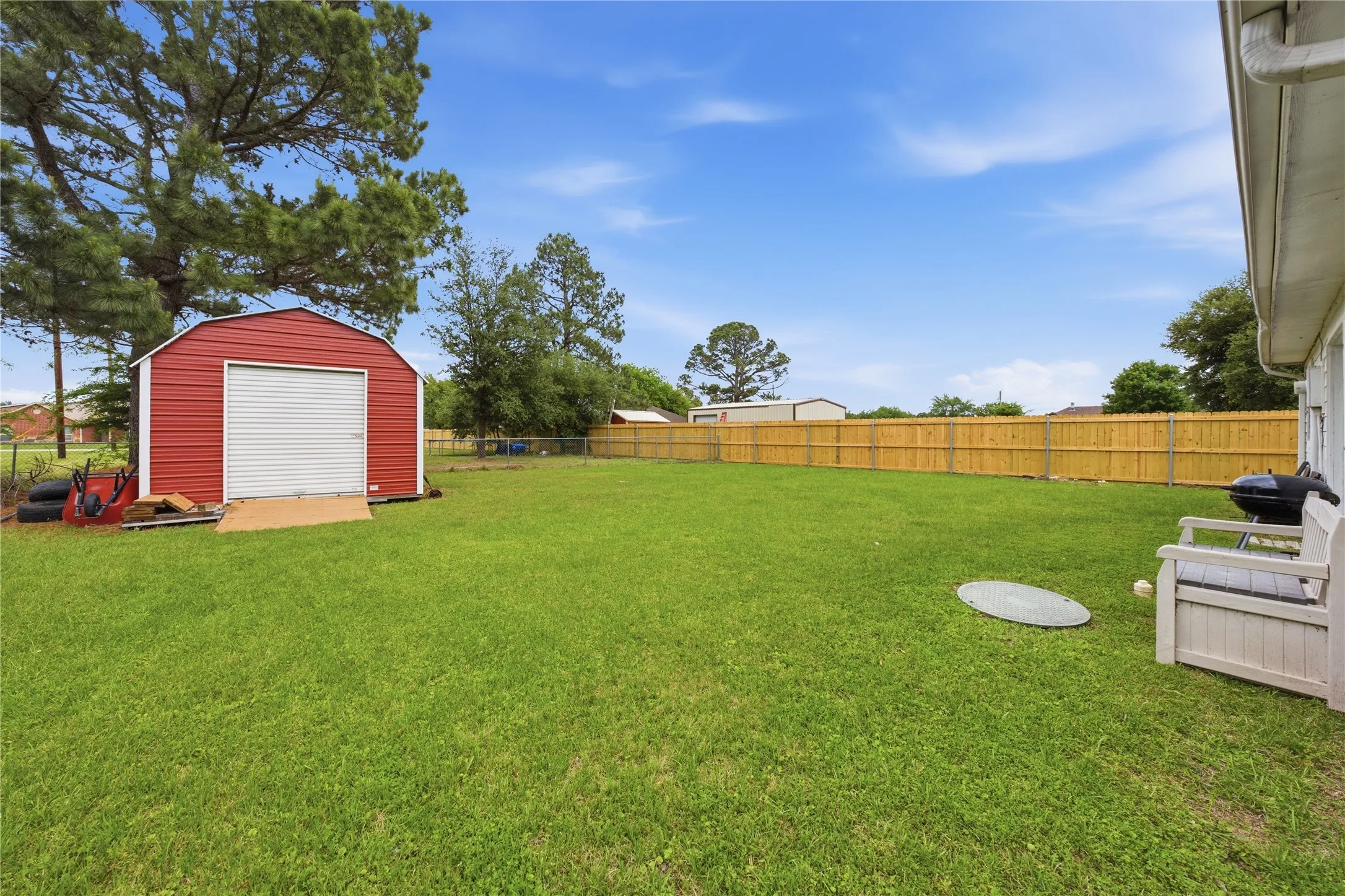 Single Family Residence For Sale in Henderson County , 236 Seacraft Drive, Gun Barrel City, Texas 75156, 3 Bedrooms, 2 Bathrooms, Garage spaces, 1,282 Sqft, built in 2001, Preowned, Price $198,950, mls#21253718, Real Estate Agent in Gun Barrel City, Homes For Sale in Henderson county, Homes For Sale in Gun Barrel City, Realtor in Gun Barrel City Texas, Real Estate Brokerage Independent Realty Texas, Luminita Cordes Realtor