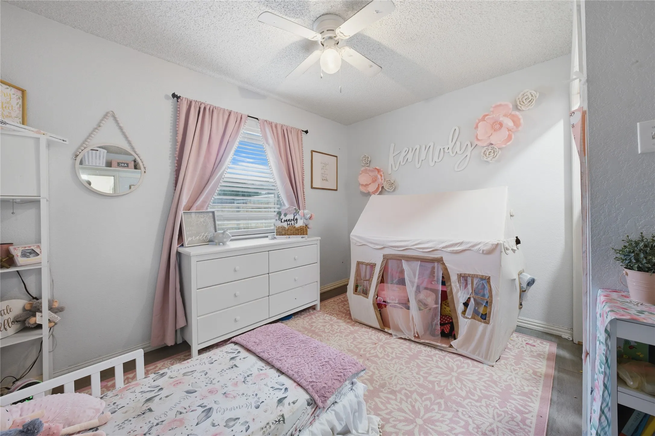 Single Family Residence For Sale in Henderson County , 236 Seacraft Drive, Gun Barrel City, Texas 75156, 3 Bedrooms, 2 Bathrooms, Garage spaces, 1,282 Sqft, built in 2001, Preowned, Price $198,950, mls#21253718, Real Estate Agent in Gun Barrel City, Homes For Sale in Henderson county, Homes For Sale in Gun Barrel City, Realtor in Gun Barrel City Texas, Real Estate Brokerage Independent Realty Texas, Luminita Cordes Realtor