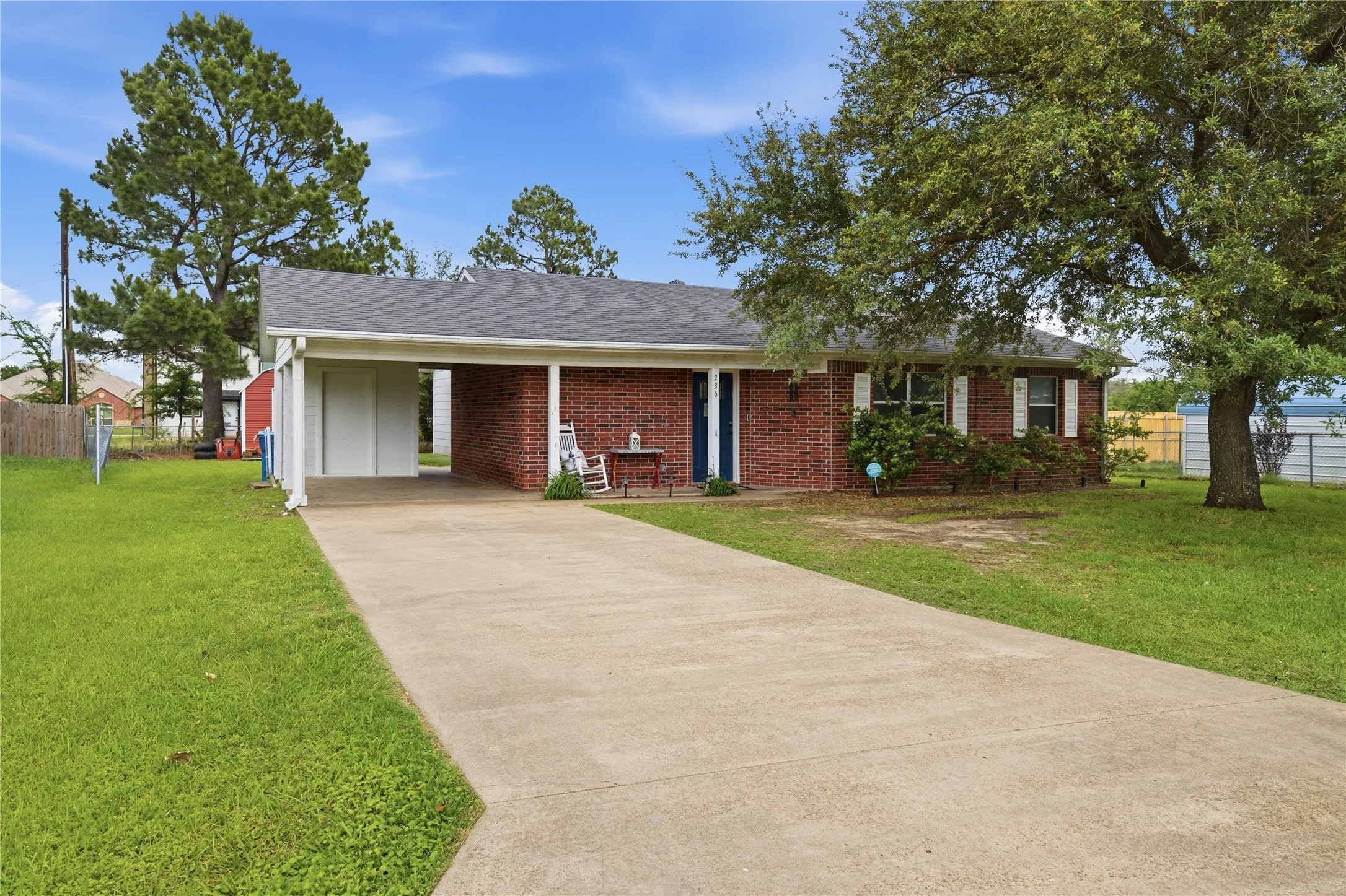 Single Family Residence For Sale in Henderson County , 236 Seacraft Drive, Gun Barrel City, Texas 75156, 3 Bedrooms, 2 Bathrooms, Garage spaces, 1,282 Sqft, built in 2001, Preowned, Price $198,950, mls#21253718, Real Estate Agent in Gun Barrel City, Homes For Sale in Henderson county, Homes For Sale in Gun Barrel City, Realtor in Gun Barrel City Texas, Real Estate Brokerage Independent Realty Texas, Luminita Cordes Realtor