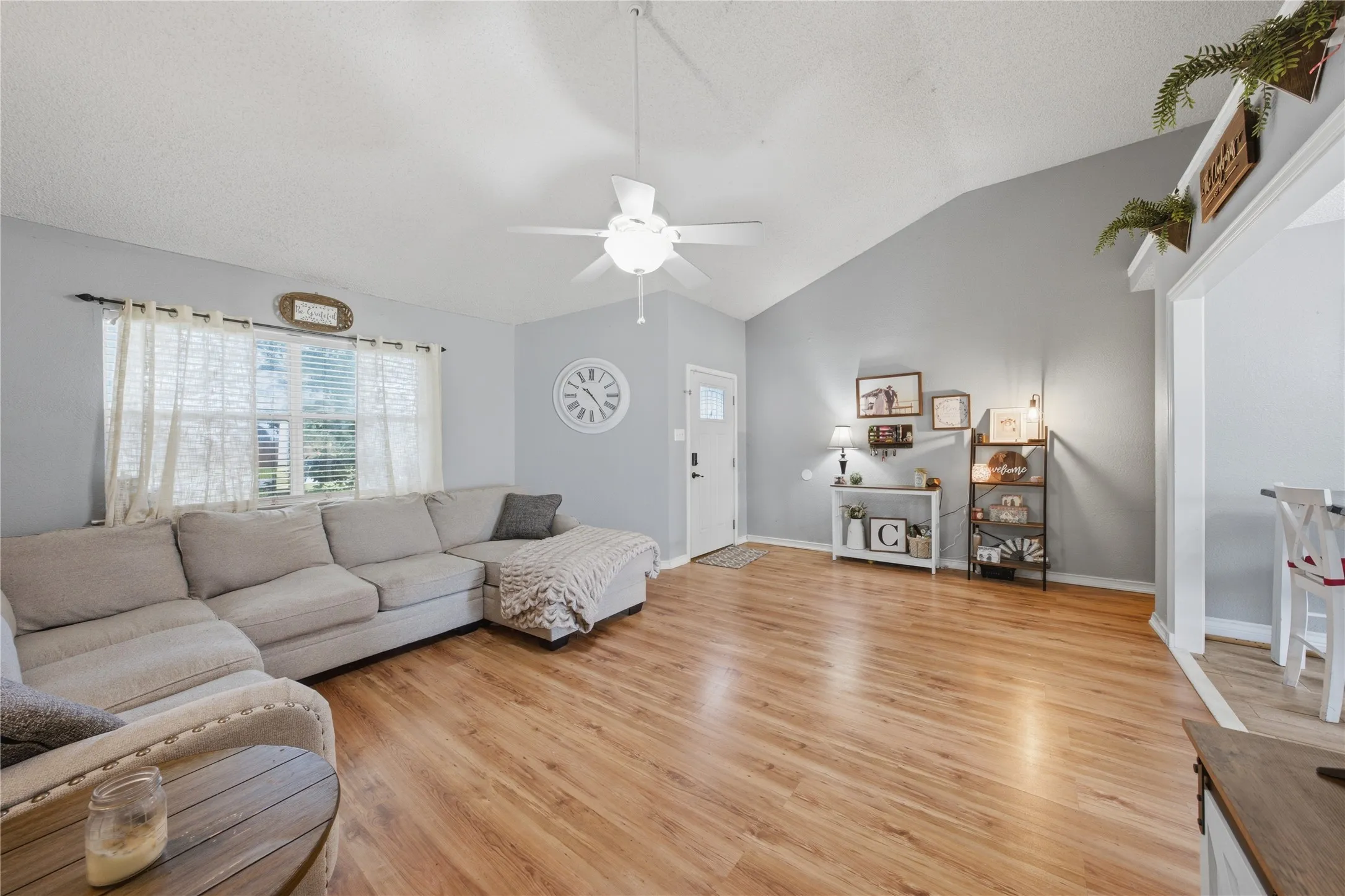 Single Family Residence For Sale in Henderson County , 236 Seacraft Drive, Gun Barrel City, Texas 75156, 3 Bedrooms, 2 Bathrooms, Garage spaces, 1,282 Sqft, built in 2001, Preowned, Price $198,950, mls#21253718, Real Estate Agent in Gun Barrel City, Homes For Sale in Henderson county, Homes For Sale in Gun Barrel City, Realtor in Gun Barrel City Texas, Real Estate Brokerage Independent Realty Texas, Luminita Cordes Realtor