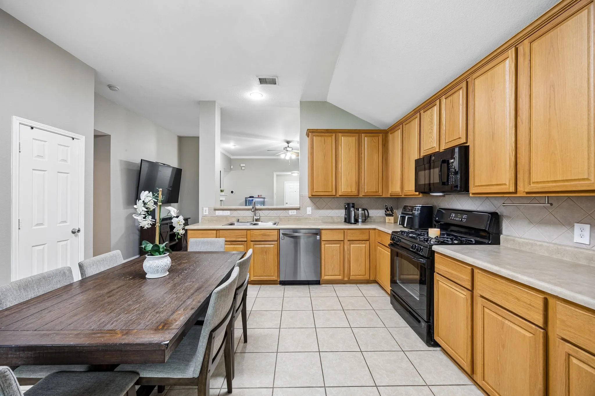 Single Family Residence For Sale in Collin County , 305 Fairland Drive, Wylie, Texas 75098, 3 Bedroom, 2 Bathroom, 2 Garage spaces, 1,550 Sqft, built in 2007, Preowned, mls#21251956, Real Estate Agent in Wylie, Homes For Sale in Collin county, Homes For Sale in Wylie, Realtor in Wylie Texas, Real Estate Brokerage Independent Realty Texas, Luminita Cordes Realtor