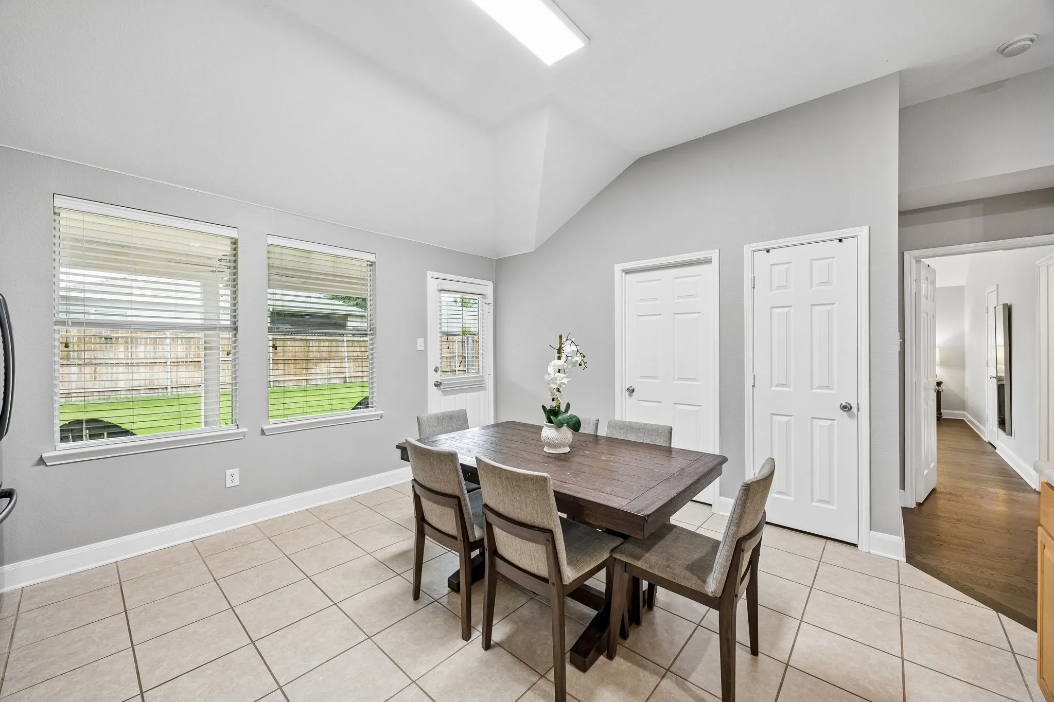 Single Family Residence For Sale in Collin County , 305 Fairland Drive, Wylie, Texas 75098, 3 Bedroom, 2 Bathroom, 2 Garage spaces, 1,550 Sqft, built in 2007, Preowned, mls#21251956, Real Estate Agent in Wylie, Homes For Sale in Collin county, Homes For Sale in Wylie, Realtor in Wylie Texas, Real Estate Brokerage Independent Realty Texas, Luminita Cordes Realtor