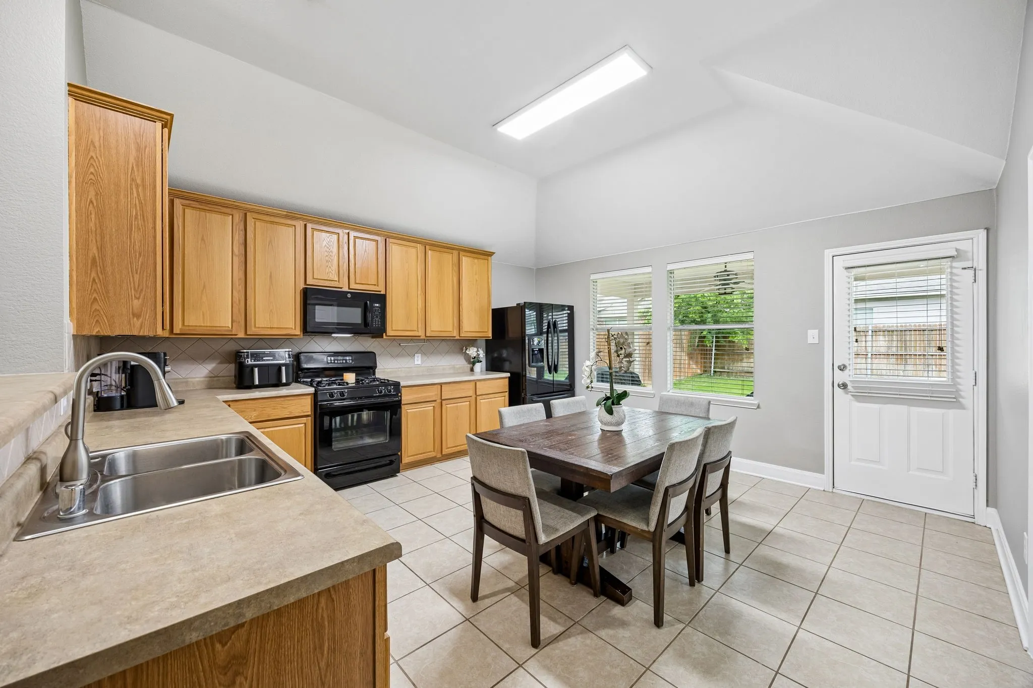 Single Family Residence For Sale in Collin County , 305 Fairland Drive, Wylie, Texas 75098, 3 Bedroom, 2 Bathroom, 2 Garage spaces, 1,550 Sqft, built in 2007, Preowned, mls#21251956, Real Estate Agent in Wylie, Homes For Sale in Collin county, Homes For Sale in Wylie, Realtor in Wylie Texas, Real Estate Brokerage Independent Realty Texas, Luminita Cordes Realtor