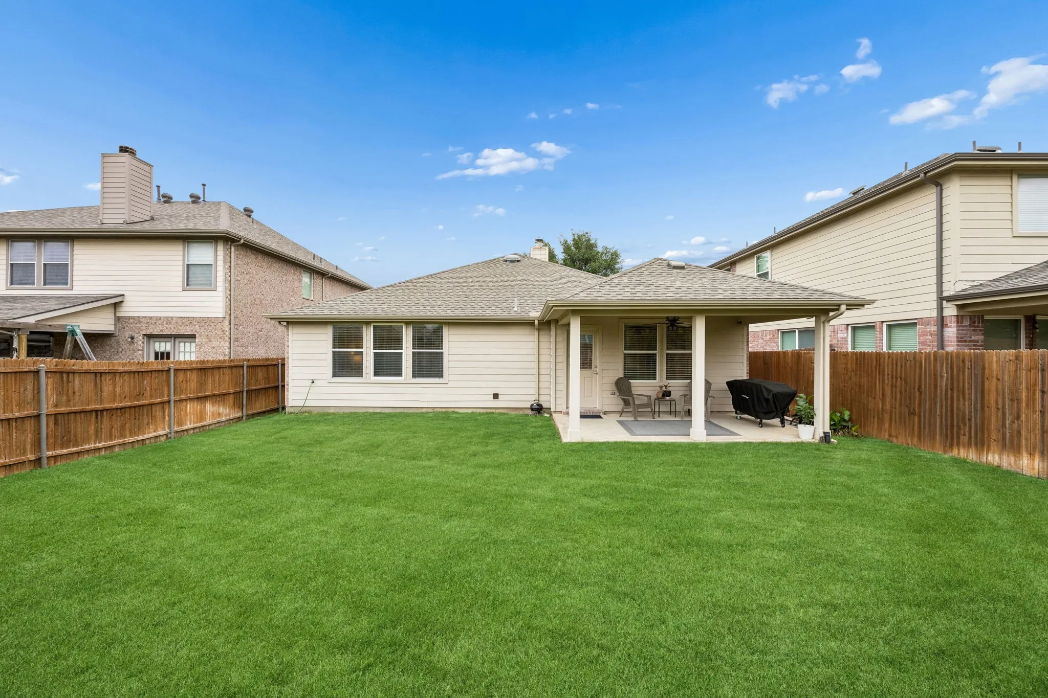 Single Family Residence For Sale in Collin County , 305 Fairland Drive, Wylie, Texas 75098, 3 Bedroom, 2 Bathroom, 2 Garage spaces, 1,550 Sqft, built in 2007, Preowned, mls#21251956, Real Estate Agent in Wylie, Homes For Sale in Collin county, Homes For Sale in Wylie, Realtor in Wylie Texas, Real Estate Brokerage Independent Realty Texas, Luminita Cordes Realtor