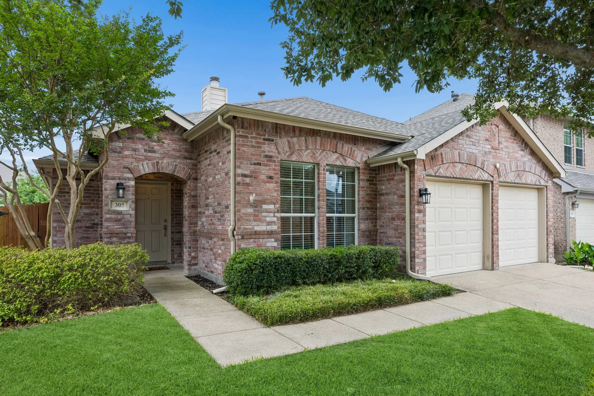 Single Family Residence For Sale in Collin County , 305 Fairland Drive, Wylie, Texas 75098, 3 Bedroom, 2 Bathroom, 2 Garage spaces, 1,550 Sqft, built in 2007, Preowned, mls#21251956, Real Estate Agent in Wylie, Homes For Sale in Collin county, Homes For Sale in Wylie, Realtor in Wylie Texas, Real Estate Brokerage Independent Realty Texas, Luminita Cordes Realtor