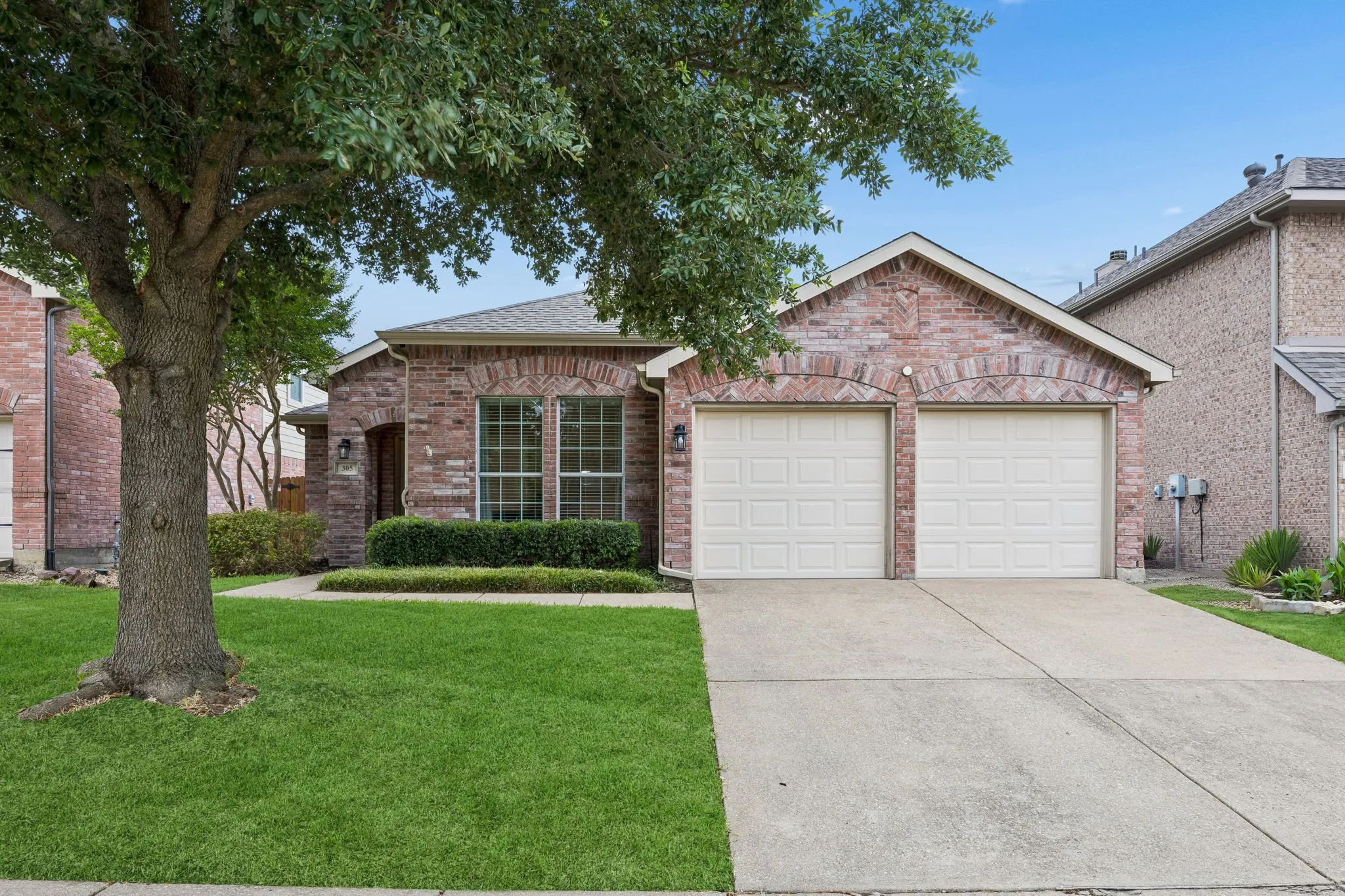 Single Family Residence For Sale in Collin County , 305 Fairland Drive, Wylie, Texas 75098, 3 Bedroom, 2 Bathroom, 2 Garage spaces, 1,550 Sqft, built in 2007, Preowned, mls#21251956, Real Estate Agent in Wylie, Homes For Sale in Collin county, Homes For Sale in Wylie, Realtor in Wylie Texas, Real Estate Brokerage Independent Realty Texas, Luminita Cordes Realtor