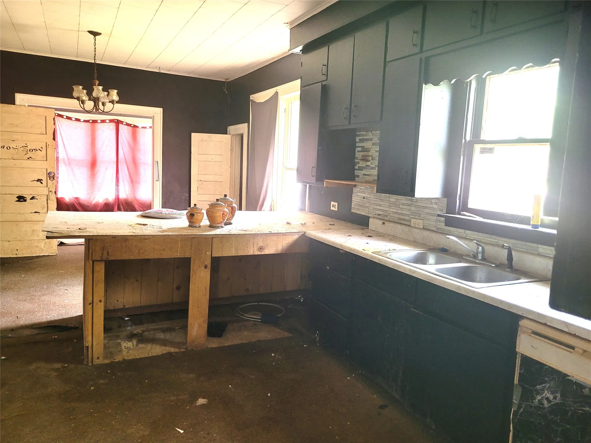 Single Family Residence For Sale in Lamar County , 384 MONROE, Deport, Texas 75435, 3 Bedroom, 2 Bathroom, Garage spaces, 1,800 Sqft, built in 0, Preowned, mls#21254940, Real Estate Agent in Deport, Homes For Sale in Lamar county, Homes For Sale in Deport, Realtor in Deport Texas, Real Estate Brokerage Independent Realty Texas, Luminita Cordes Realtor