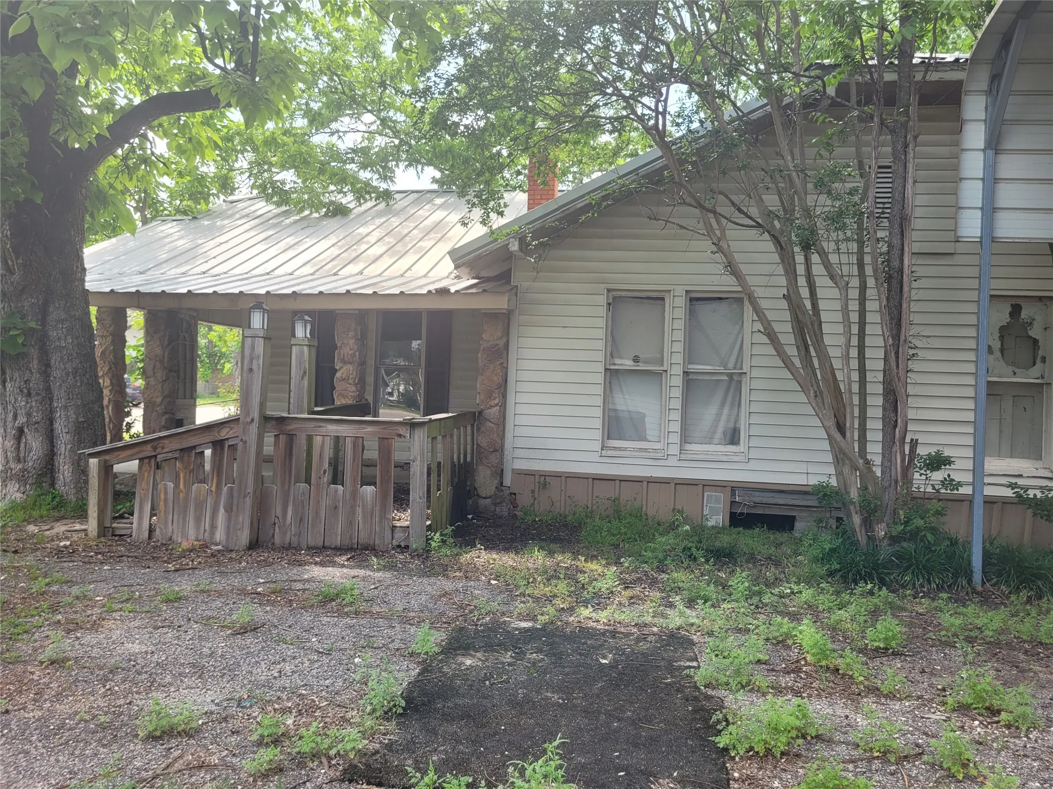 east side view of side porch