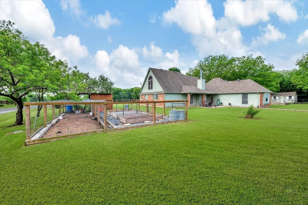 Single Family Residence For Sale in Collin County , 10592 Tree Lane, Princeton, Texas 75407, 3 Bedroom, 3 Bathroom, 2 Garage spaces, 2,253 Sqft, built in 1994, Preowned, mls#21254657, Real Estate Agent in Princeton, Homes For Sale in Collin county, Homes For Sale in Princeton, Realtor in Princeton Texas, Real Estate Brokerage Independent Realty Texas, Luminita Cordes Realtor