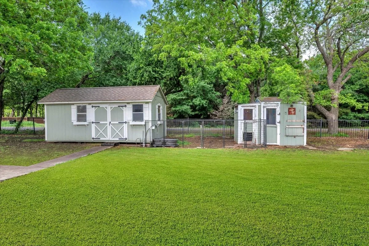 Single Family Residence For Sale in Collin County , 10592 Tree Lane, Princeton, Texas 75407, 3 Bedroom, 3 Bathroom, 2 Garage spaces, 2,253 Sqft, built in 1994, Preowned, mls#21254657, Real Estate Agent in Princeton, Homes For Sale in Collin county, Homes For Sale in Princeton, Realtor in Princeton Texas, Real Estate Brokerage Independent Realty Texas, Luminita Cordes Realtor