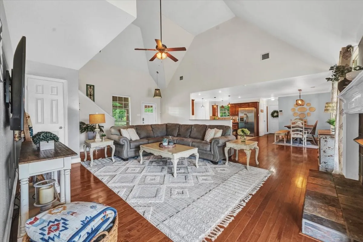 Single Family Residence For Sale in Collin County , 10592 Tree Lane, Princeton, Texas 75407, 3 Bedroom, 3 Bathroom, 2 Garage spaces, 2,253 Sqft, built in 1994, Preowned, mls#21254657, Real Estate Agent in Princeton, Homes For Sale in Collin county, Homes For Sale in Princeton, Realtor in Princeton Texas, Real Estate Brokerage Independent Realty Texas, Luminita Cordes Realtor