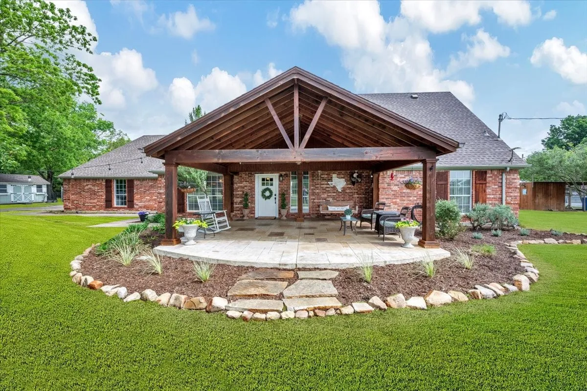 Single Family Residence For Sale in Collin County , 10592 Tree Lane, Princeton, Texas 75407, 3 Bedroom, 3 Bathroom, 2 Garage spaces, 2,253 Sqft, built in 1994, Preowned, mls#21254657, Real Estate Agent in Princeton, Homes For Sale in Collin county, Homes For Sale in Princeton, Realtor in Princeton Texas, Real Estate Brokerage Independent Realty Texas, Luminita Cordes Realtor