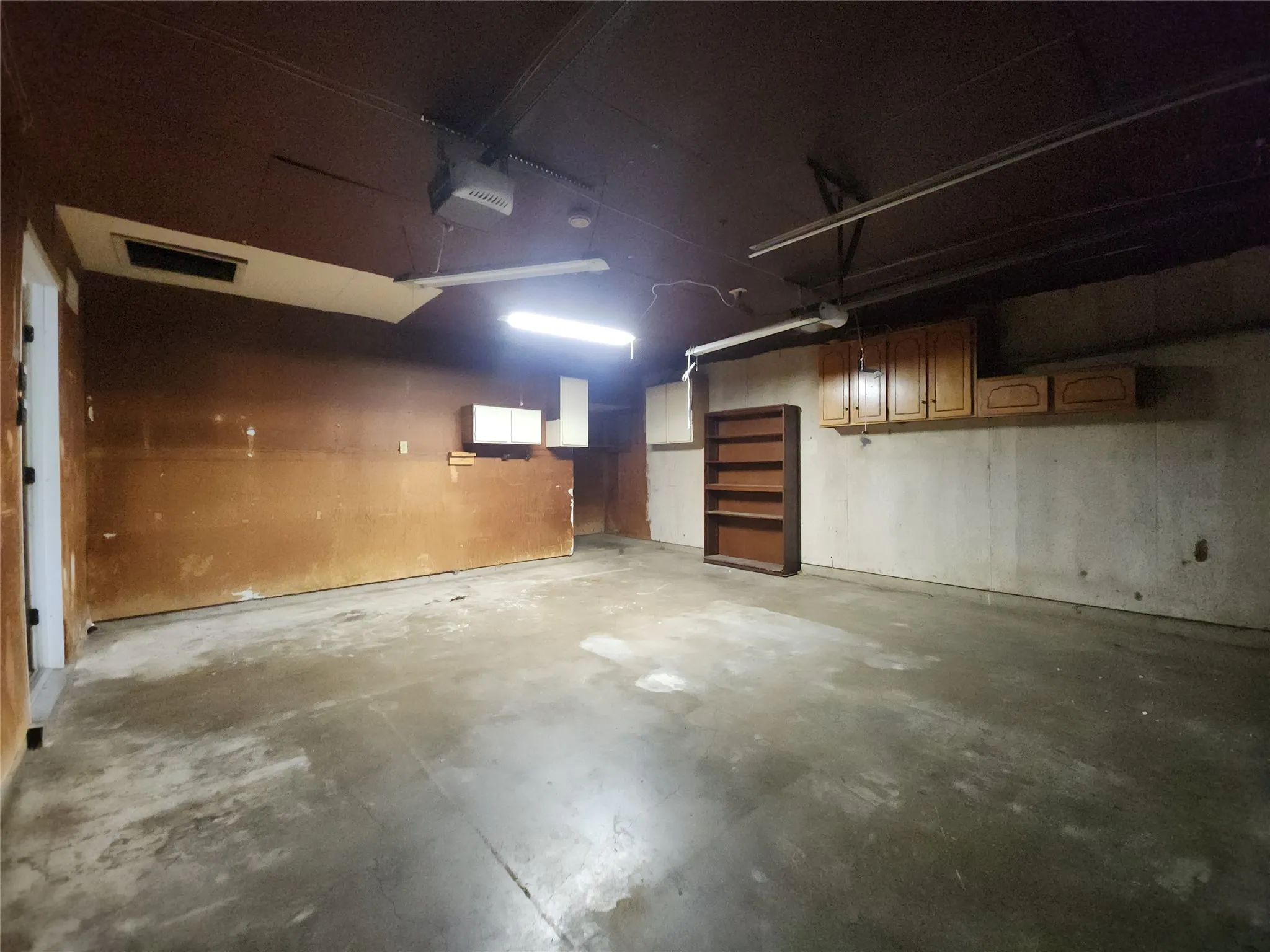 Single Family Residence For Sale in Johnson County , 409 Nathan Street, Burleson, Texas 76028, 3 Bedroom, 2 Bathroom, 2 Garage spaces, 1,072 Sqft, built in 1971, Preowned, mls#21255029, Real Estate Agent in Burleson, Homes For Sale in Johnson county, Homes For Sale in Burleson, Realtor in Burleson Texas, Real Estate Brokerage Independent Realty Texas, Luminita Cordes Realtor