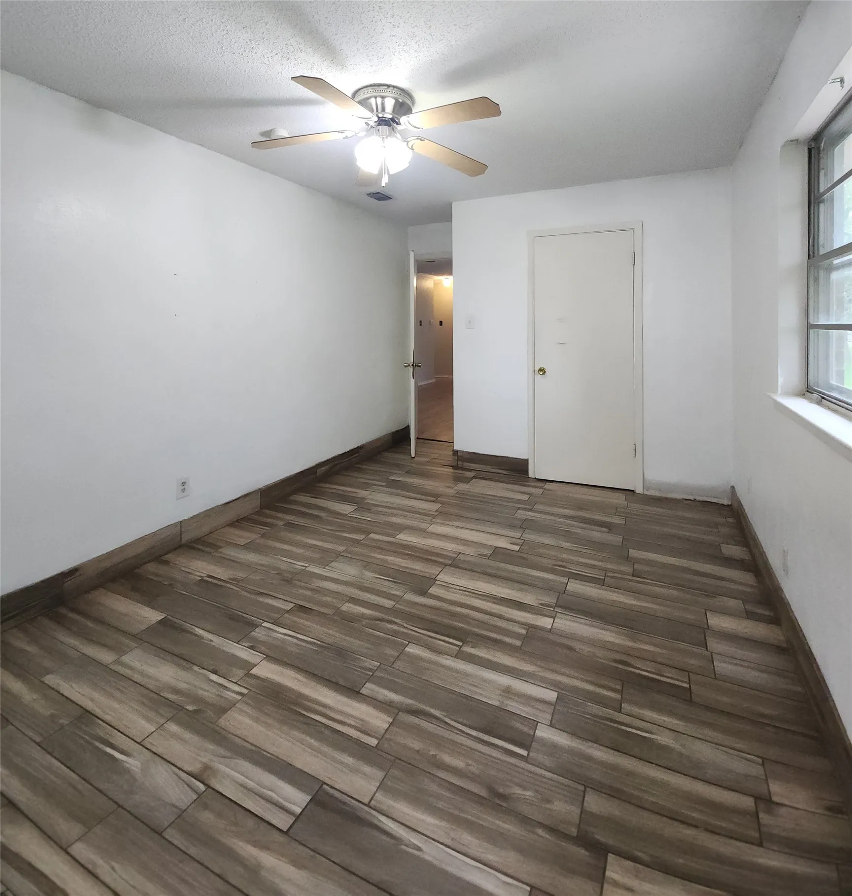 Single Family Residence For Sale in Johnson County , 409 Nathan Street, Burleson, Texas 76028, 3 Bedroom, 2 Bathroom, 2 Garage spaces, 1,072 Sqft, built in 1971, Preowned, mls#21255029, Real Estate Agent in Burleson, Homes For Sale in Johnson county, Homes For Sale in Burleson, Realtor in Burleson Texas, Real Estate Brokerage Independent Realty Texas, Luminita Cordes Realtor