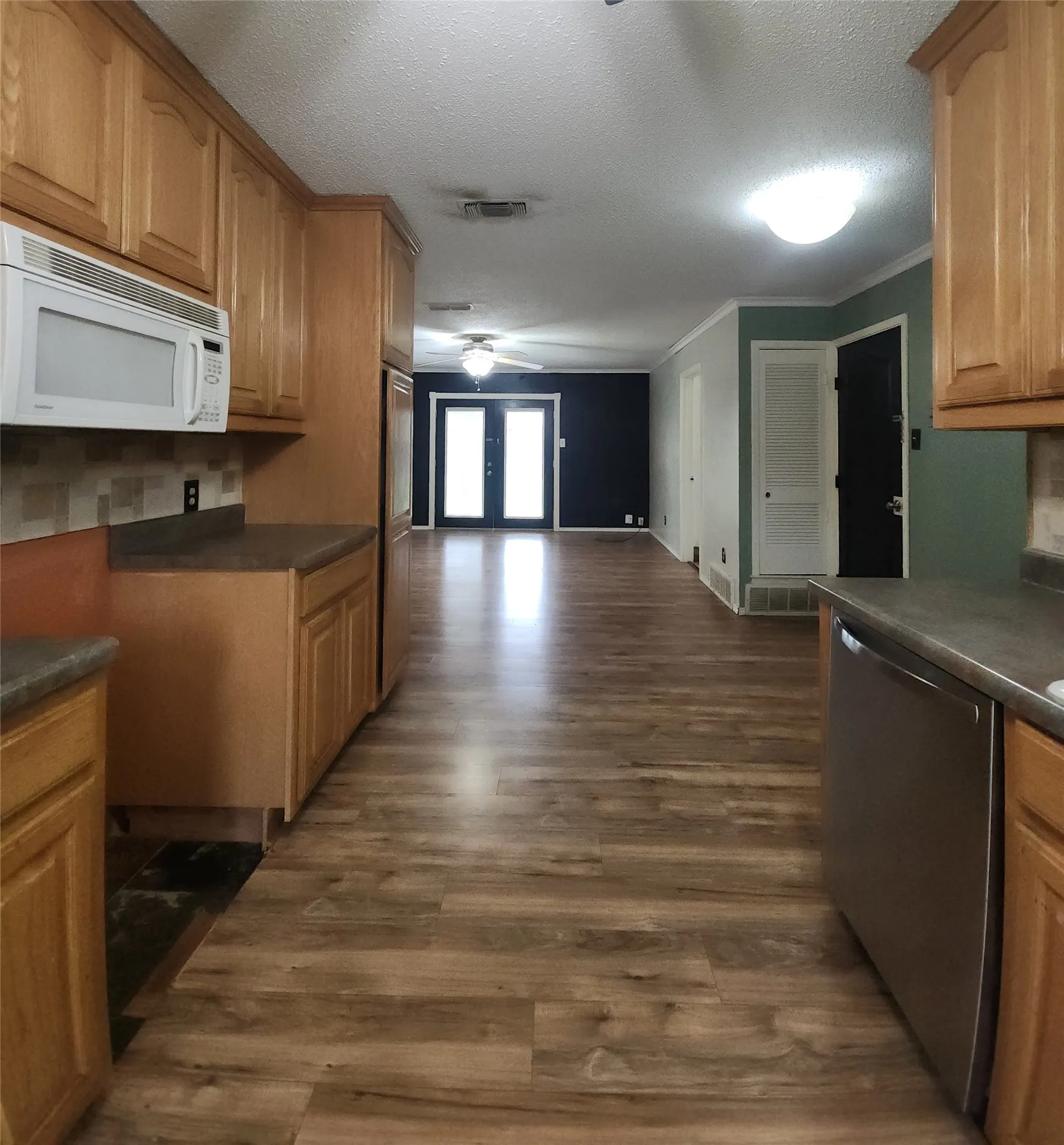 Single Family Residence For Sale in Johnson County , 409 Nathan Street, Burleson, Texas 76028, 3 Bedroom, 2 Bathroom, 2 Garage spaces, 1,072 Sqft, built in 1971, Preowned, mls#21255029, Real Estate Agent in Burleson, Homes For Sale in Johnson county, Homes For Sale in Burleson, Realtor in Burleson Texas, Real Estate Brokerage Independent Realty Texas, Luminita Cordes Realtor
