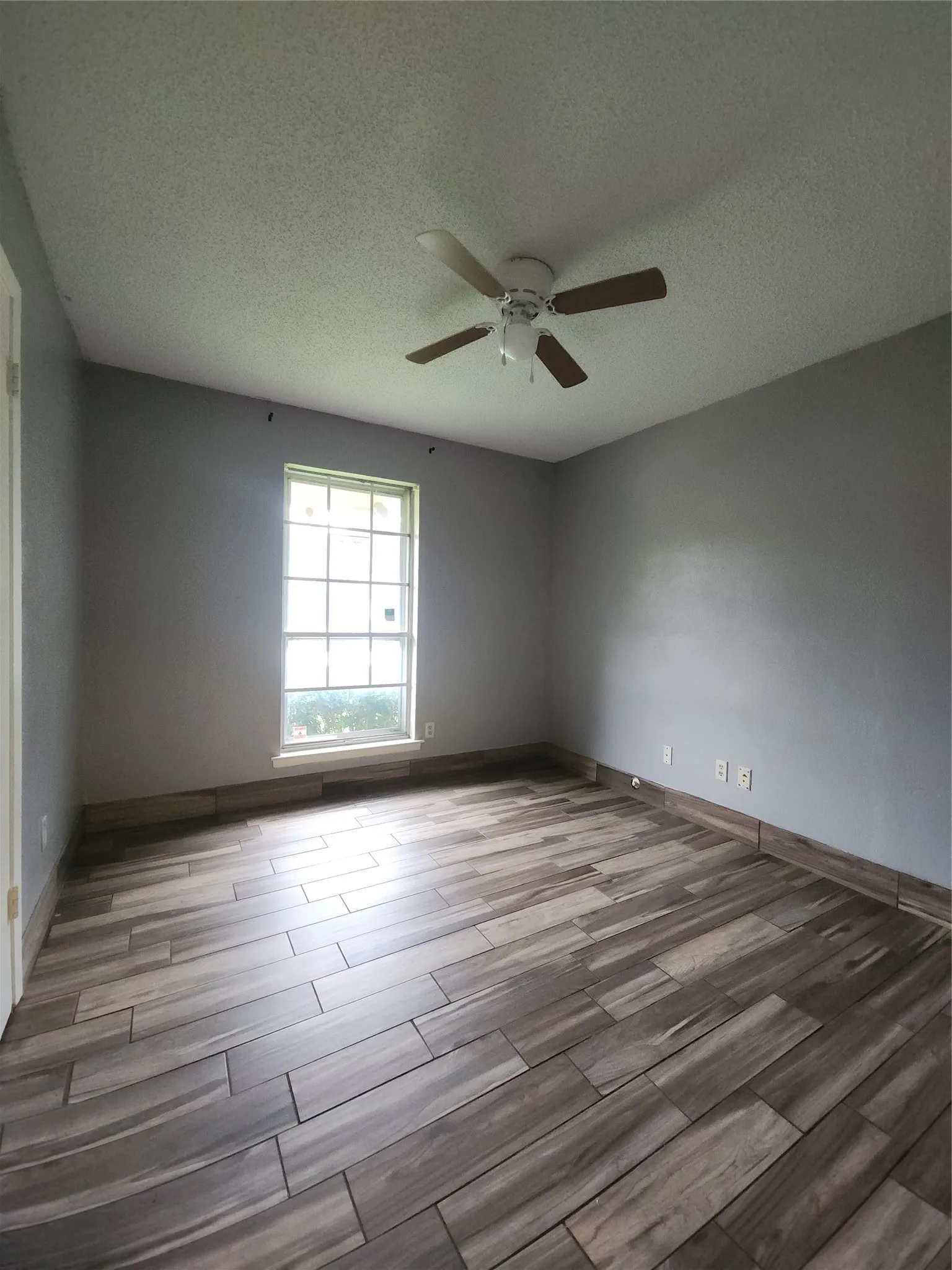 Single Family Residence For Sale in Johnson County , 409 Nathan Street, Burleson, Texas 76028, 3 Bedroom, 2 Bathroom, 2 Garage spaces, 1,072 Sqft, built in 1971, Preowned, mls#21255029, Real Estate Agent in Burleson, Homes For Sale in Johnson county, Homes For Sale in Burleson, Realtor in Burleson Texas, Real Estate Brokerage Independent Realty Texas, Luminita Cordes Realtor