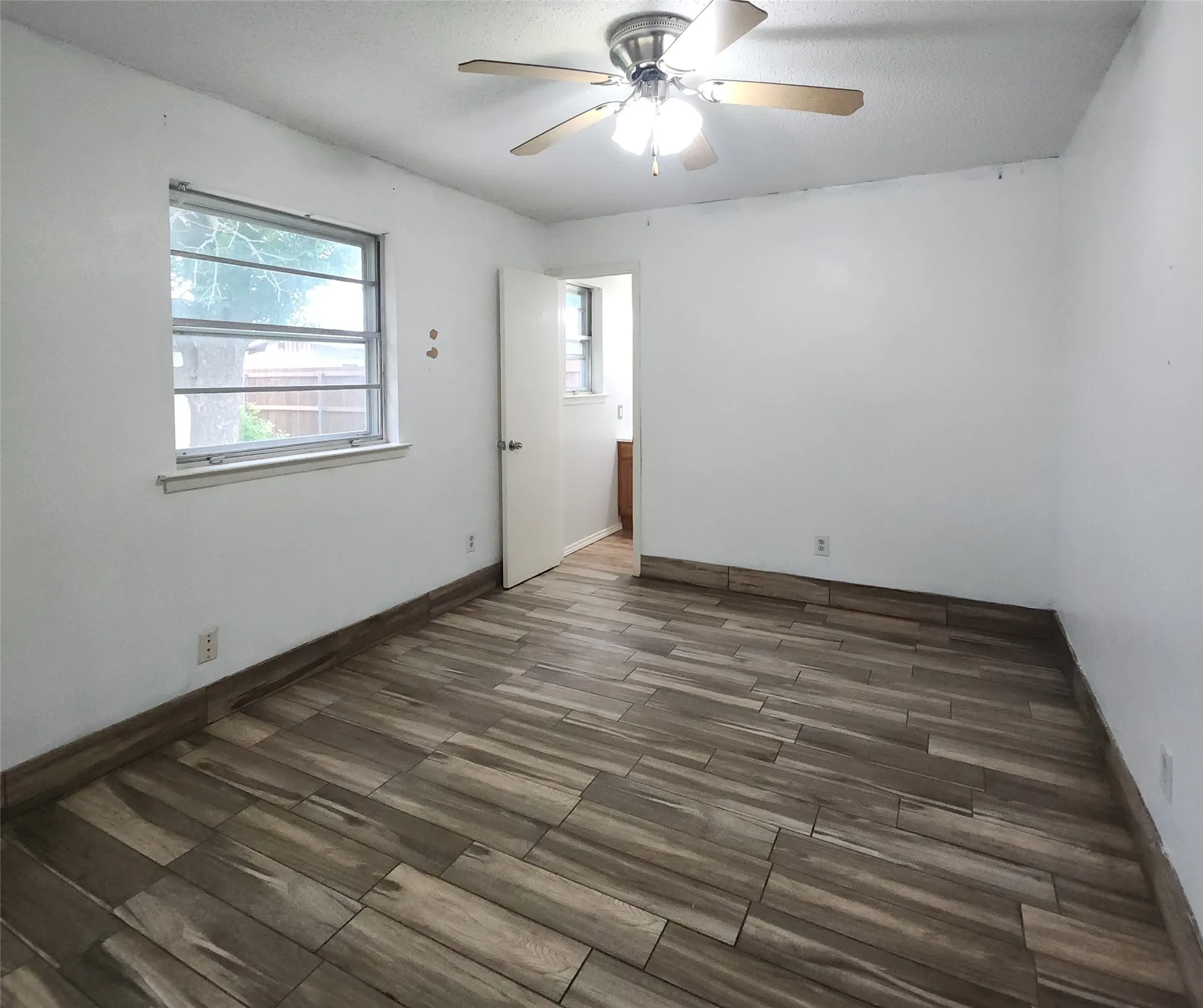 Single Family Residence For Sale in Johnson County , 409 Nathan Street, Burleson, Texas 76028, 3 Bedroom, 2 Bathroom, 2 Garage spaces, 1,072 Sqft, built in 1971, Preowned, mls#21255029, Real Estate Agent in Burleson, Homes For Sale in Johnson county, Homes For Sale in Burleson, Realtor in Burleson Texas, Real Estate Brokerage Independent Realty Texas, Luminita Cordes Realtor