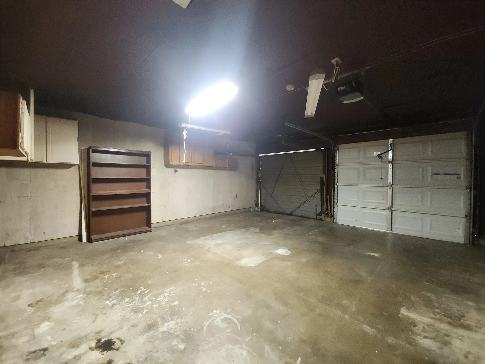 Single Family Residence For Sale in Johnson County , 409 Nathan Street, Burleson, Texas 76028, 3 Bedroom, 2 Bathroom, 2 Garage spaces, 1,072 Sqft, built in 1971, Preowned, mls#21255029, Real Estate Agent in Burleson, Homes For Sale in Johnson county, Homes For Sale in Burleson, Realtor in Burleson Texas, Real Estate Brokerage Independent Realty Texas, Luminita Cordes Realtor
