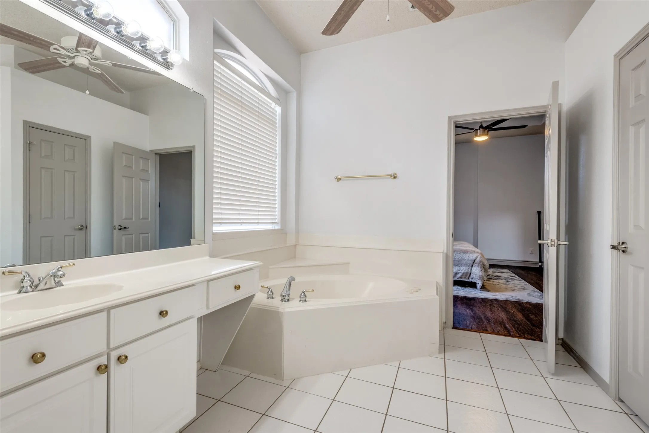 Single Family Residence For Sale in Dallas County , 4910 Bayport Circle, Rowlett, Texas 75088, 4 Bedrooms, 4 Bathrooms, 2 Garage spaces, 4,058 Sqft, built in 1996, Price $635,000, mls#21252568, Real Estate Agent in Rowlett, Homes For Sale in Dallas county, Homes For Sale in Rowlett, Realtor in Rowlett Texas, Real Estate Brokerage Independent Realty Texas, Luminita Cordes Realtor