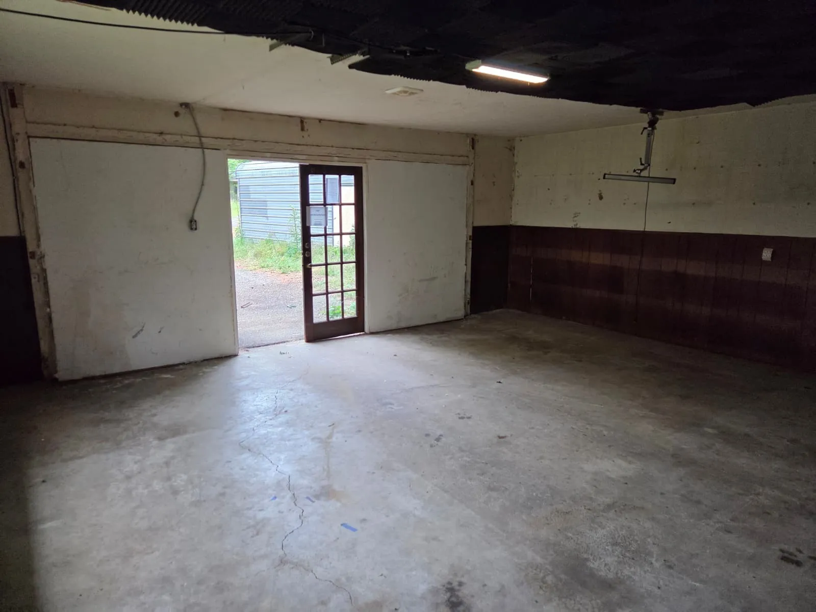 Single Family Residence For Sale in Wood County , 7515 E US Highway 80, Hawkins, Texas 75765, 3 Bedroom, 2 Bathroom, 2 Garage spaces, 2,074 Sqft, built in 1985, mls#21254054, Real Estate Agent in Hawkins, Homes For Sale in Wood county, Homes For Sale in Hawkins, Realtor in Hawkins Texas, Real Estate Brokerage Independent Realty Texas, Luminita Cordes Realtor